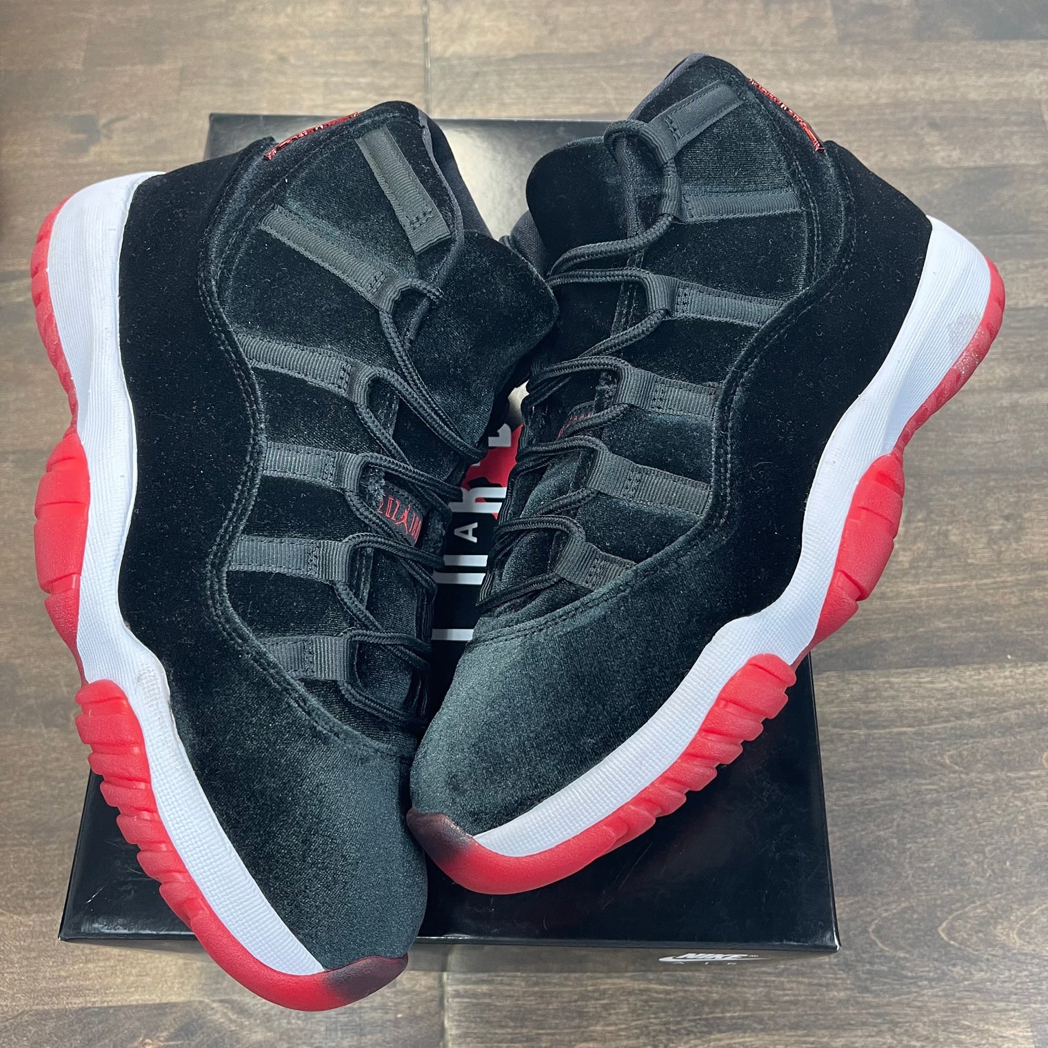 Bred Velvet Jordan 11 (W) (USED)