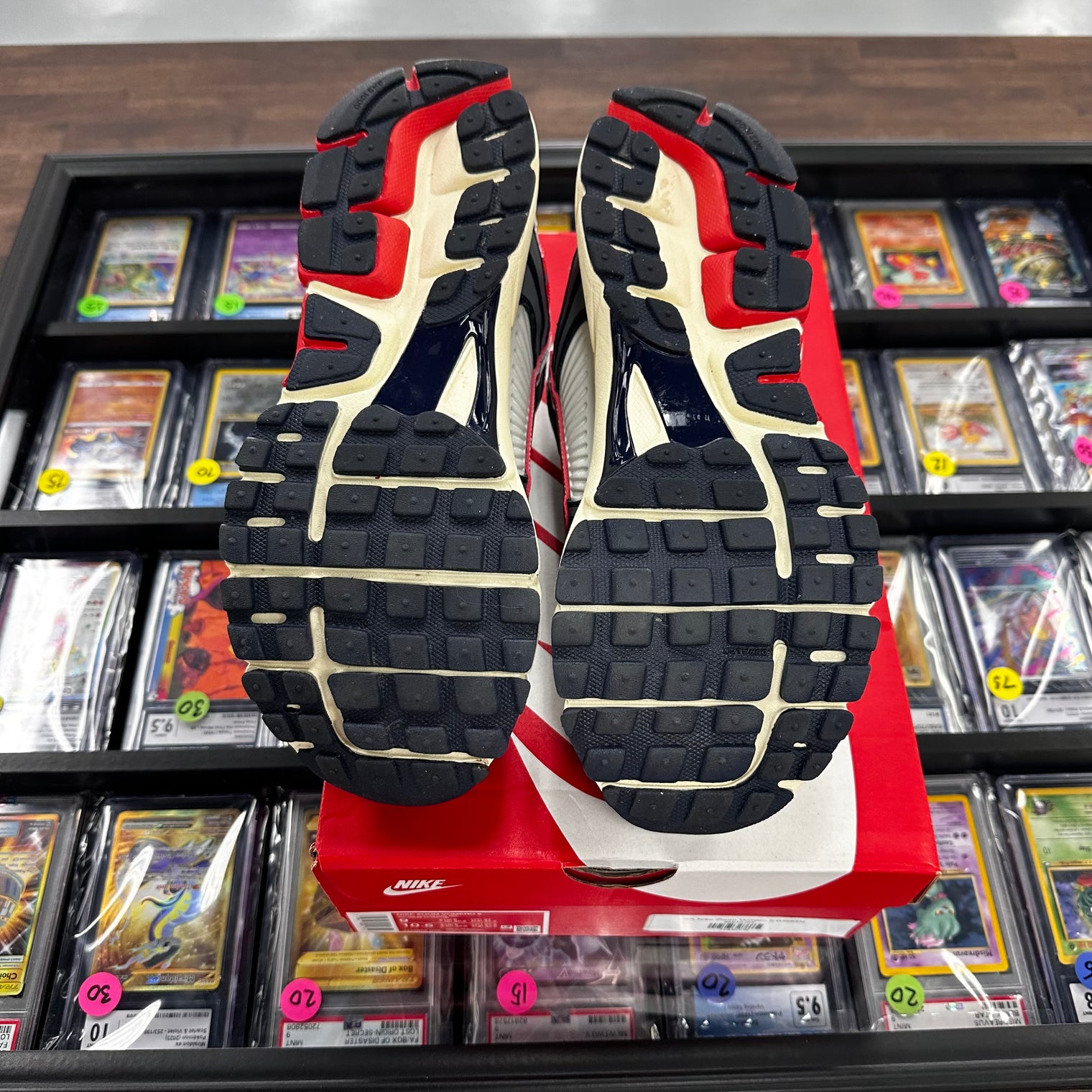 USA Nike Zoom Vomero 5 (USED)