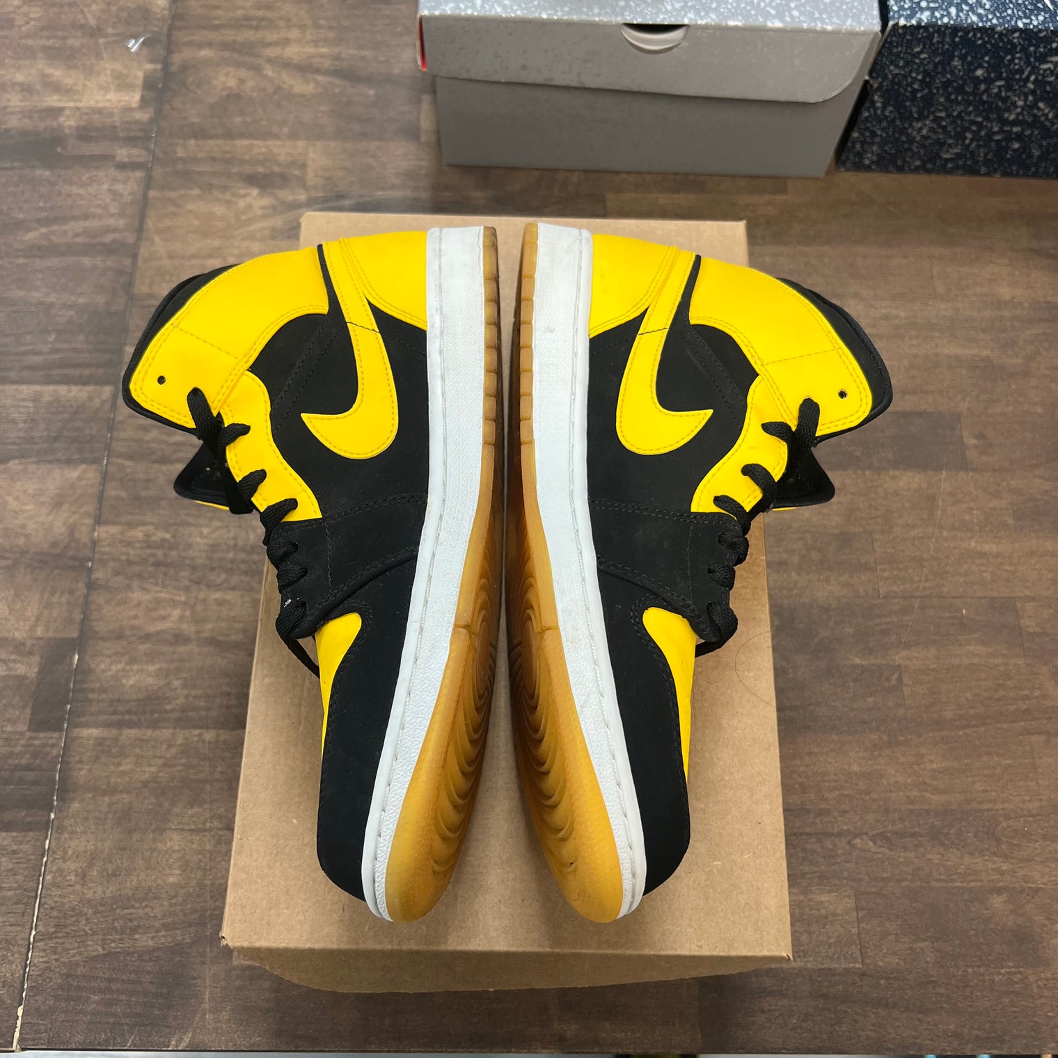 New Love Jordan 1 Mid (USED, No Box)