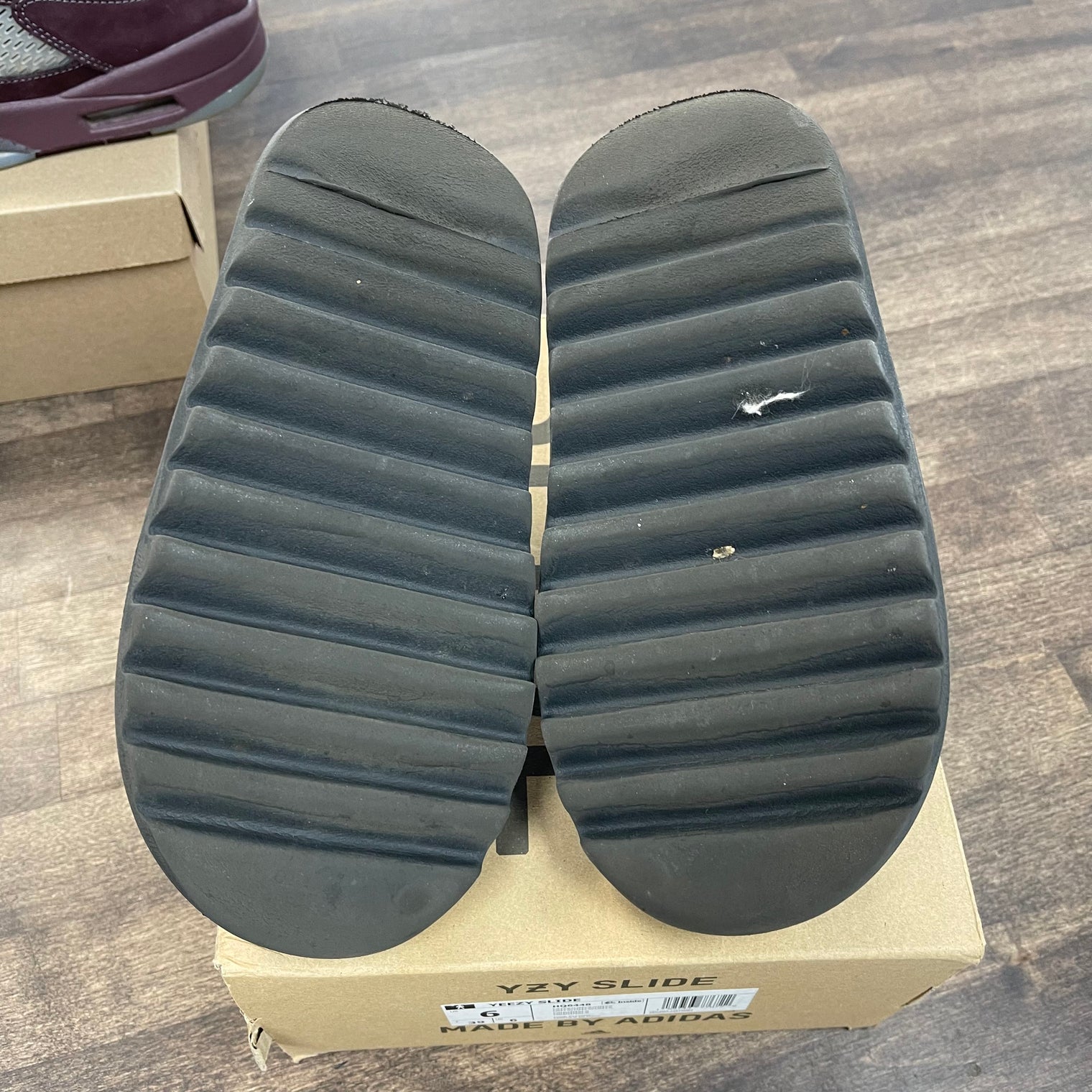 Onyx Yeezy Slide (USED)