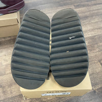 Onyx Yeezy Slide (USED)