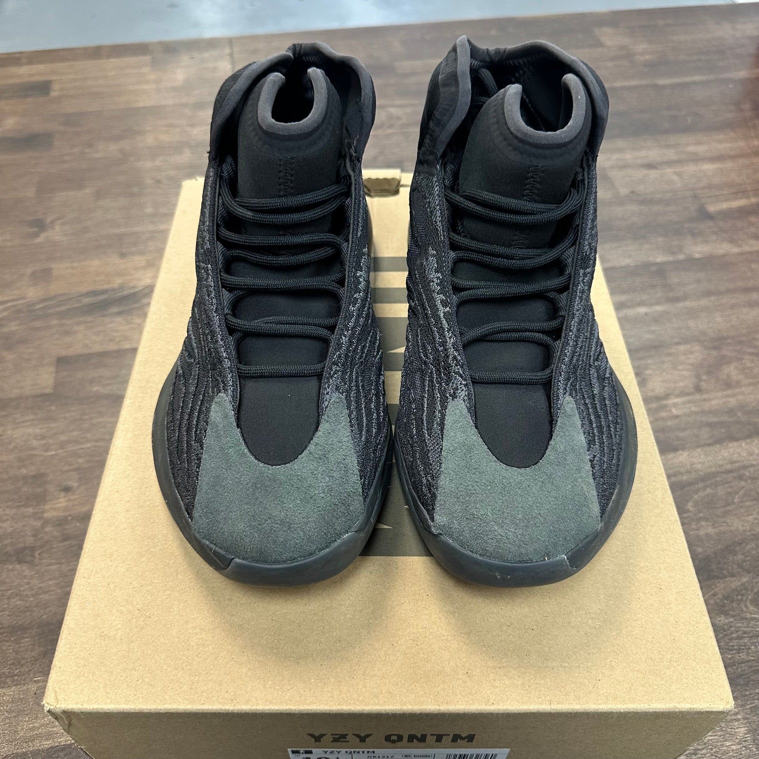 Onyx QNTM Yeezy Basketball (USED)