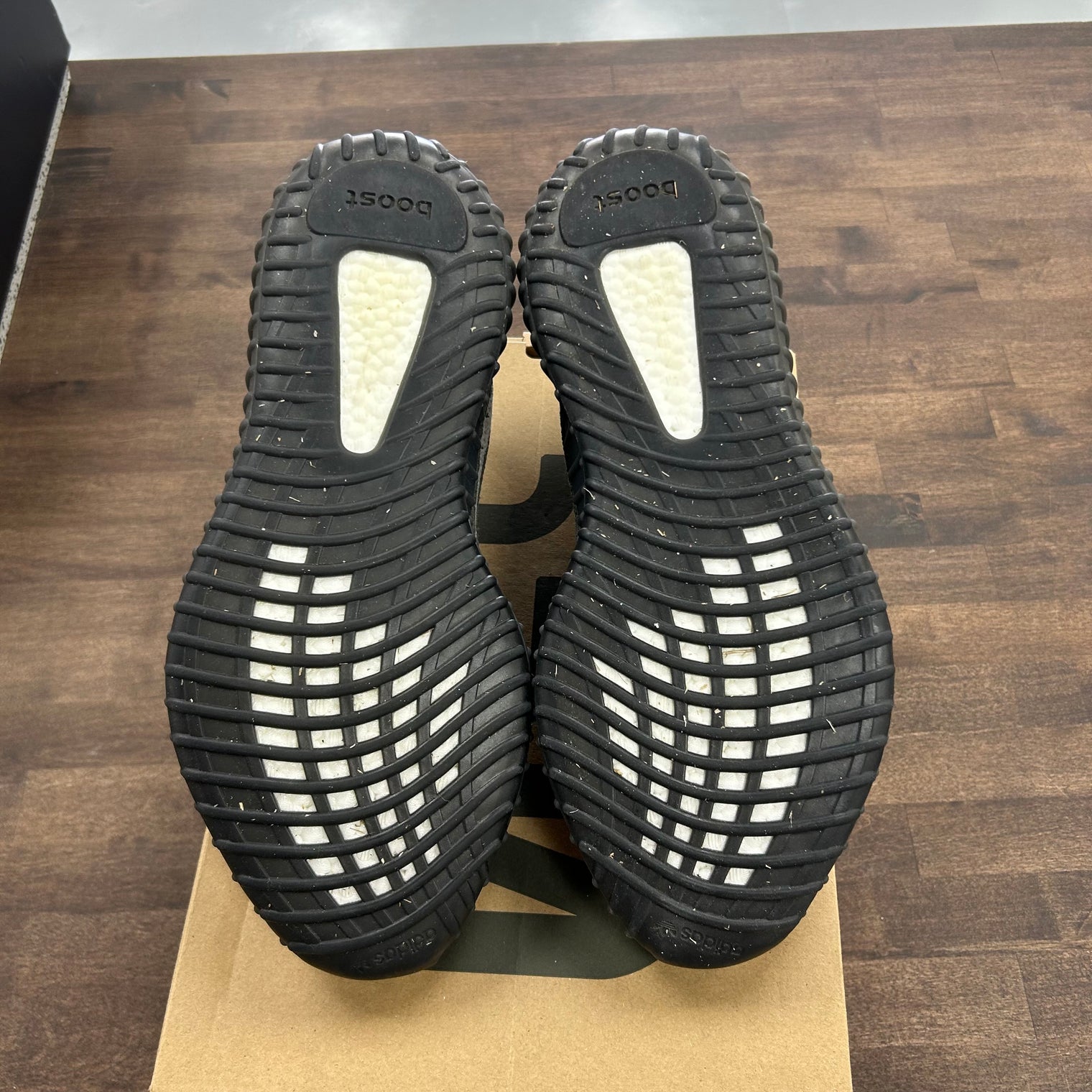 Carbon Beluga Yeezy 350 (USED)