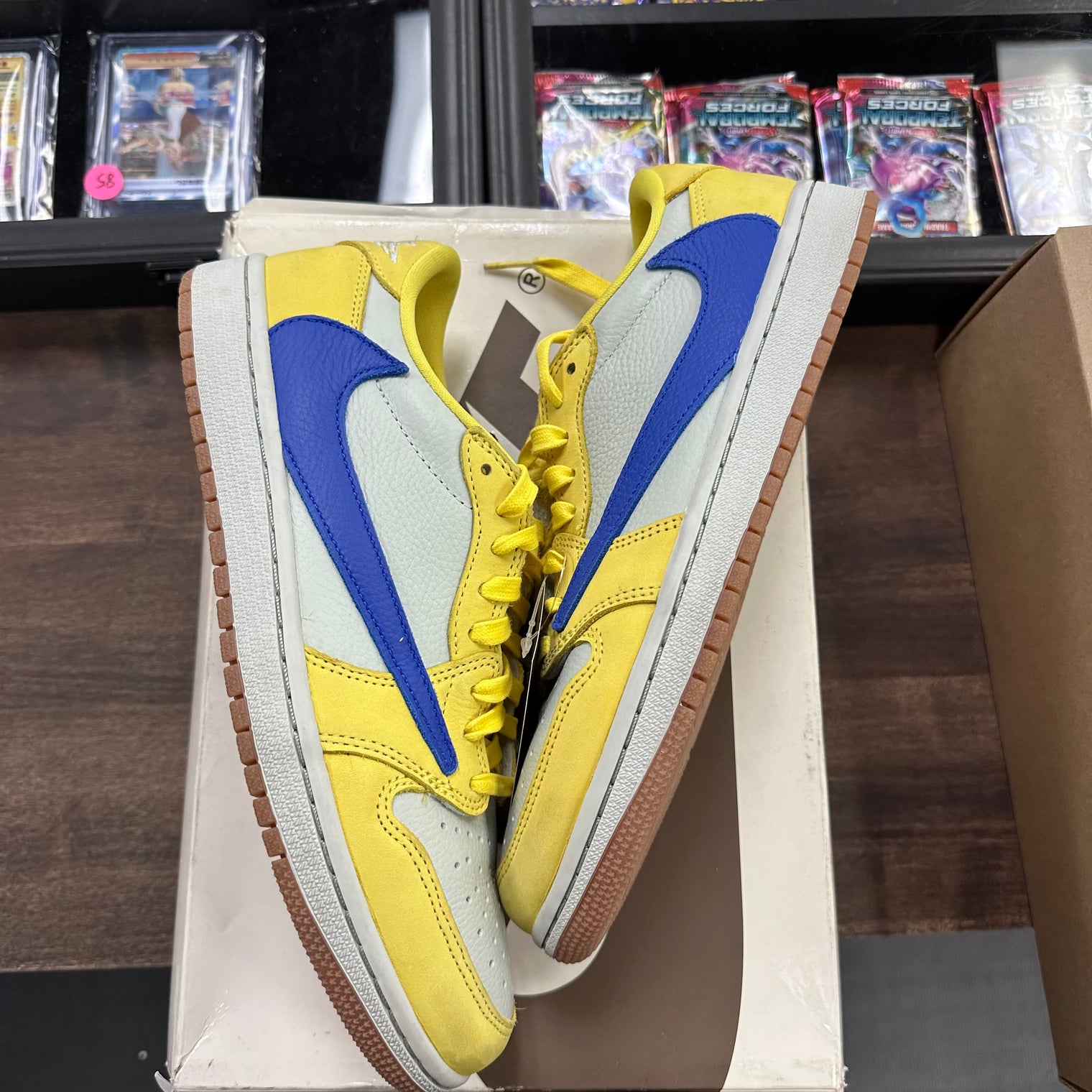 (W) Canary Travis Scott Jordan 1 Low OG SP (USED)