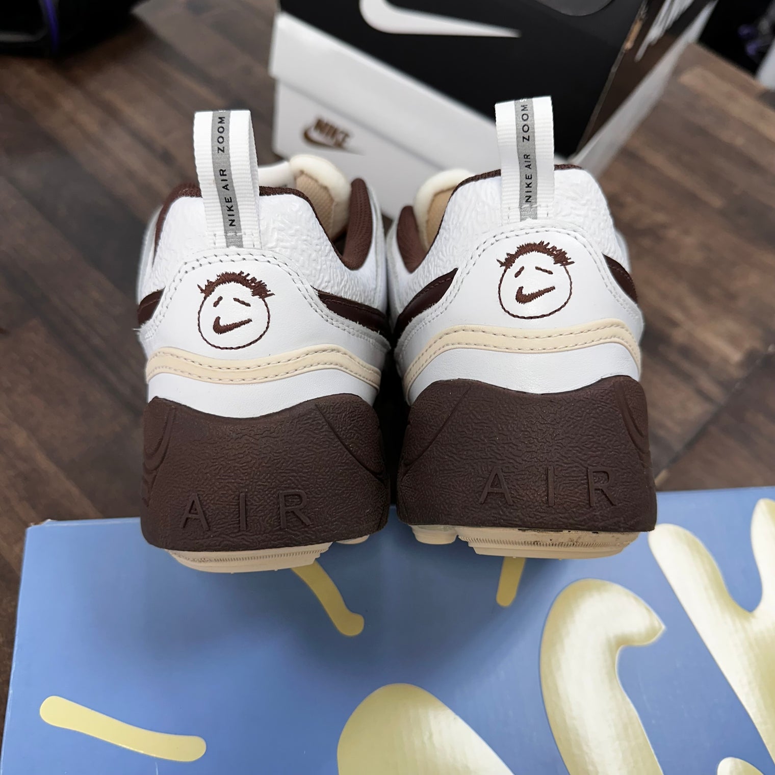 Field Jaxx Chocolate Travis Scott (Lightly Worn)
