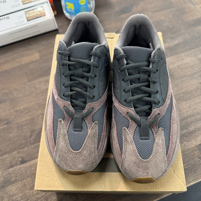 Mauve Yeezy 700 V1 (USED)