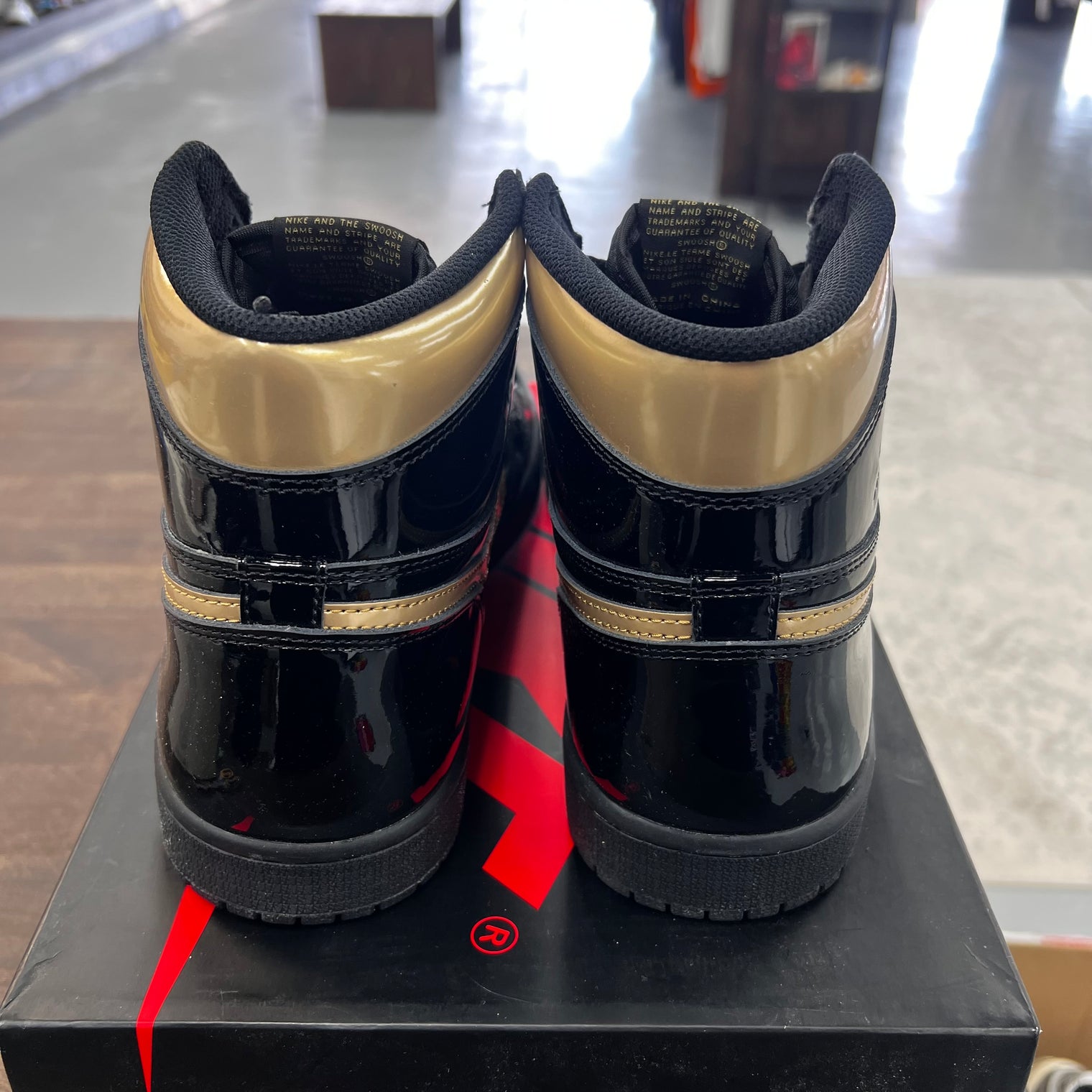 Black Metallic Jordan 1 High (USED)