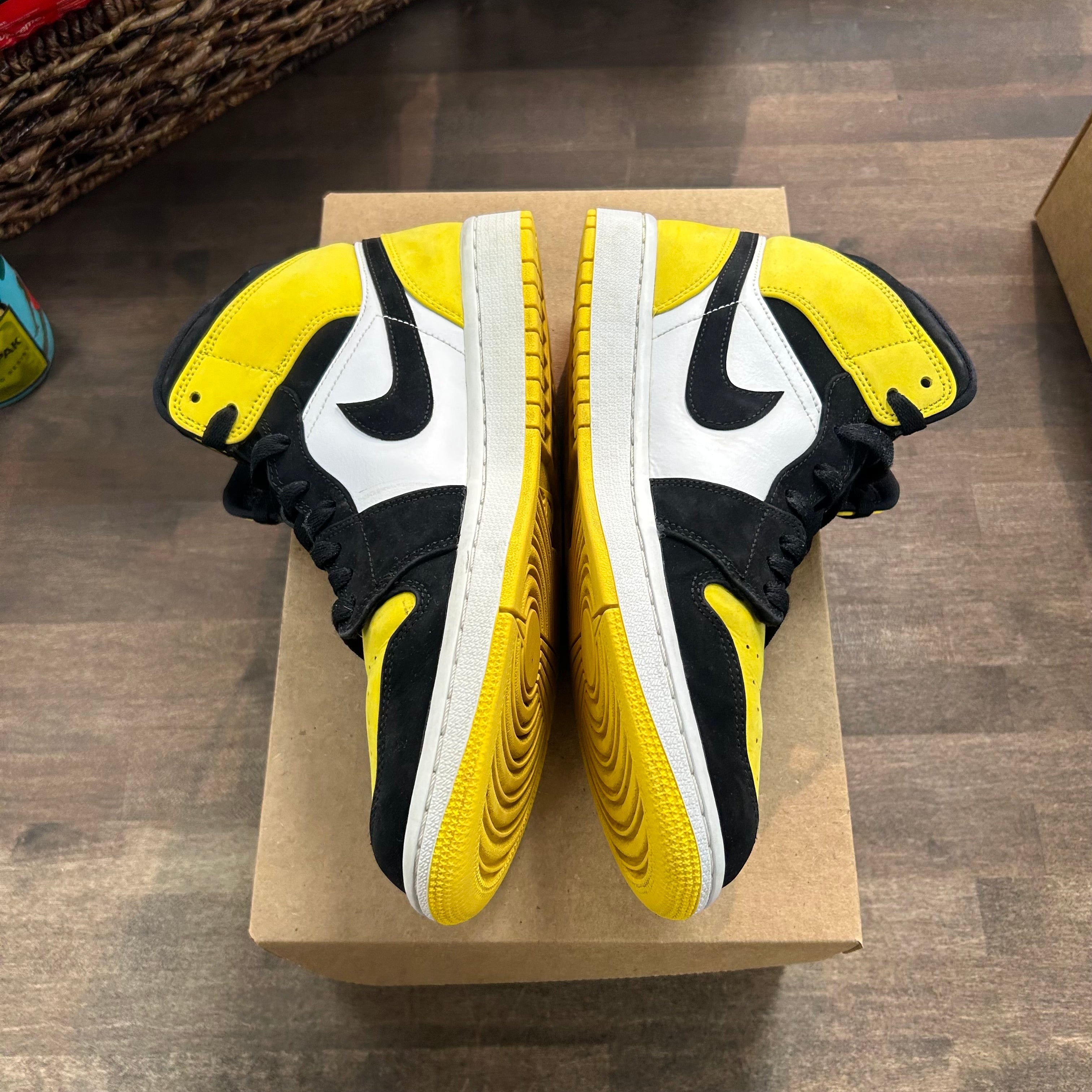 Jordan 1 Mid Yellow Toe Black (US 9.5) (USED, No Box) Size 9.5 (Pre-Owned) - Image 3