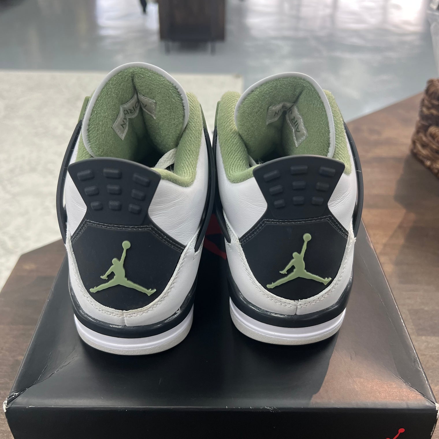 Seafoam Jordan 4 Retro (USED)