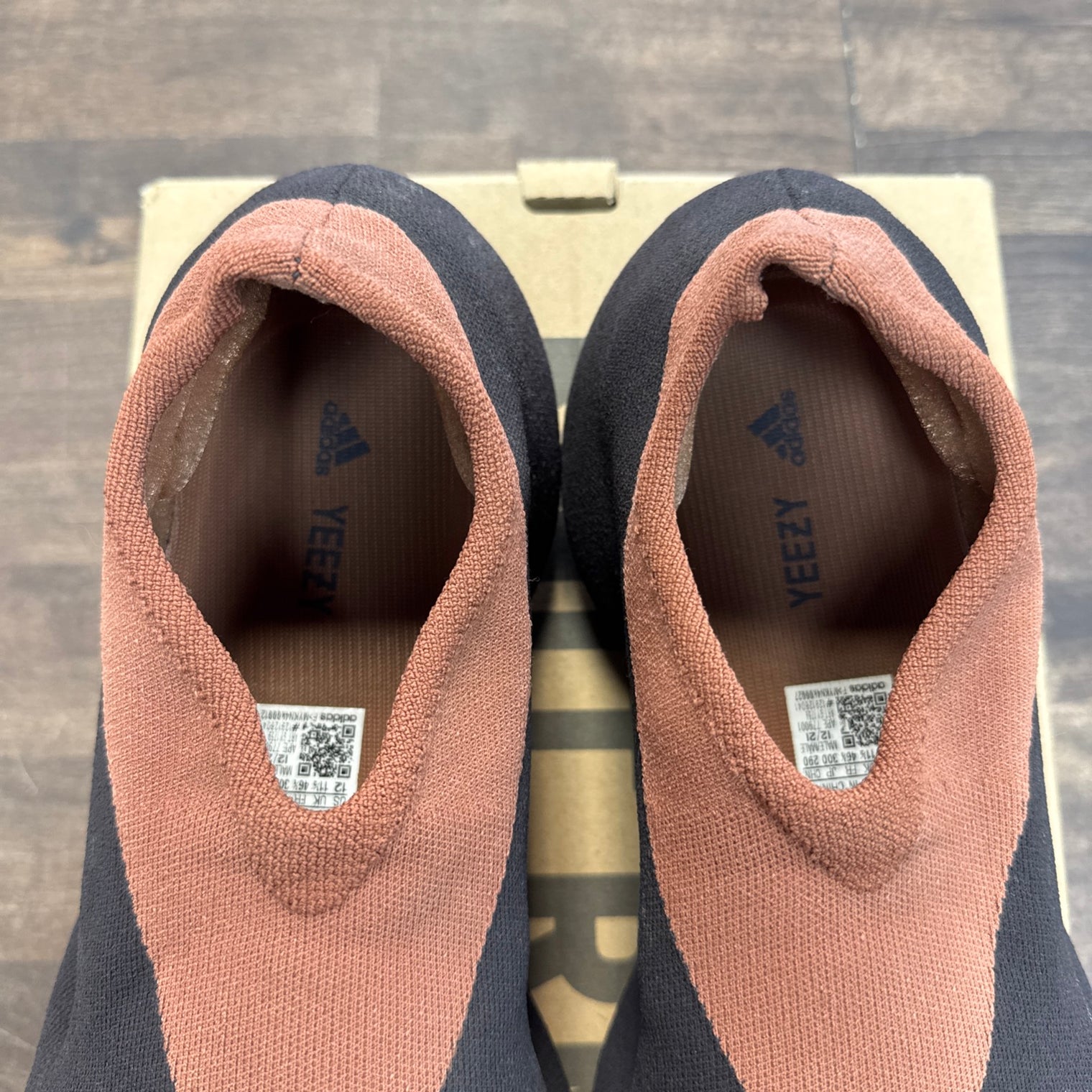 Stone Carbon Yeezy Knit Runner (USED)