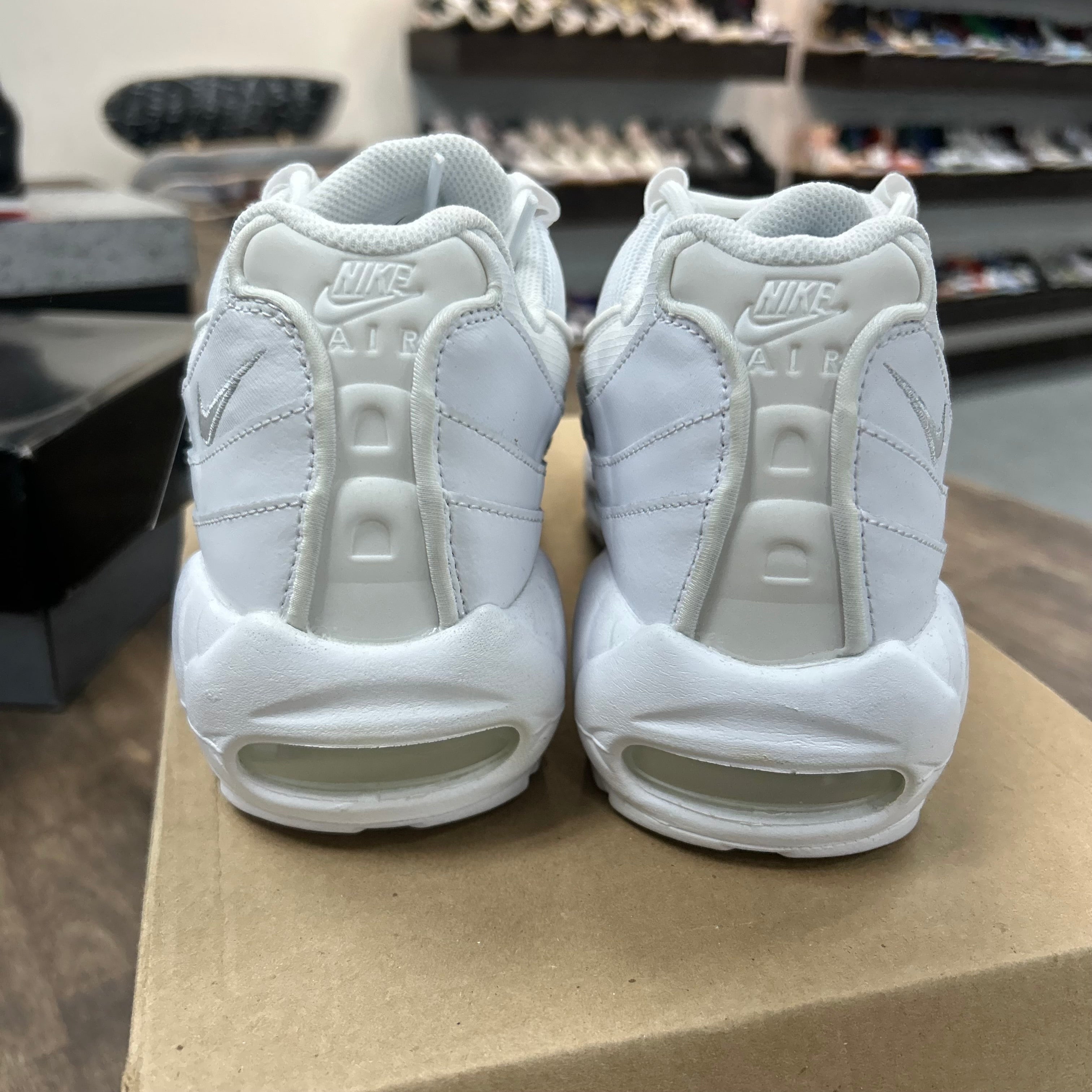 Nike White Grey Fog Air Max 95 Essential (Lightly Worn,No Box) Size 9.5 (Pre-Owned) - Image 4