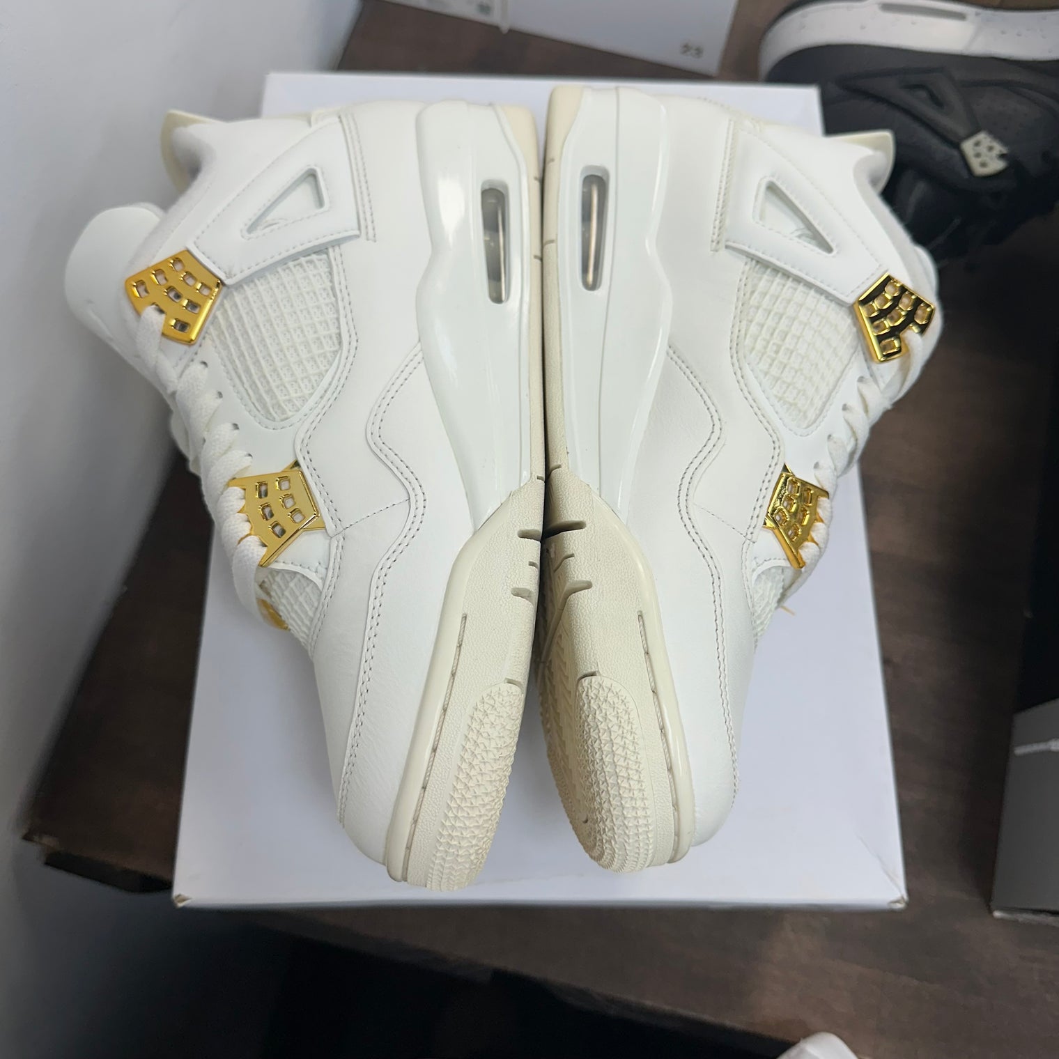 (W) Metallic Gold Jordan 4 (USED)