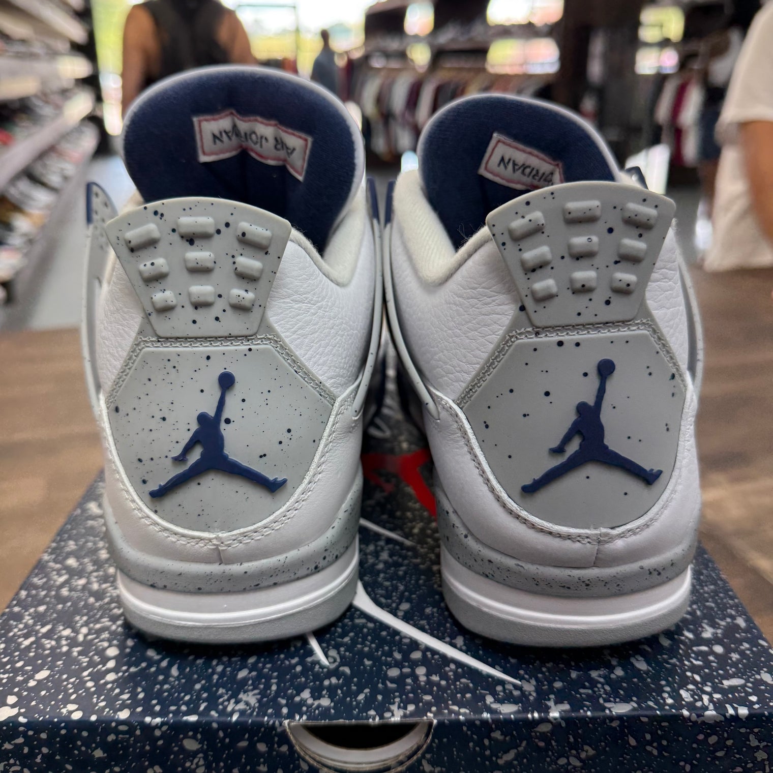Midnight Navy Jordan 4 Retro (Lightly Worn)