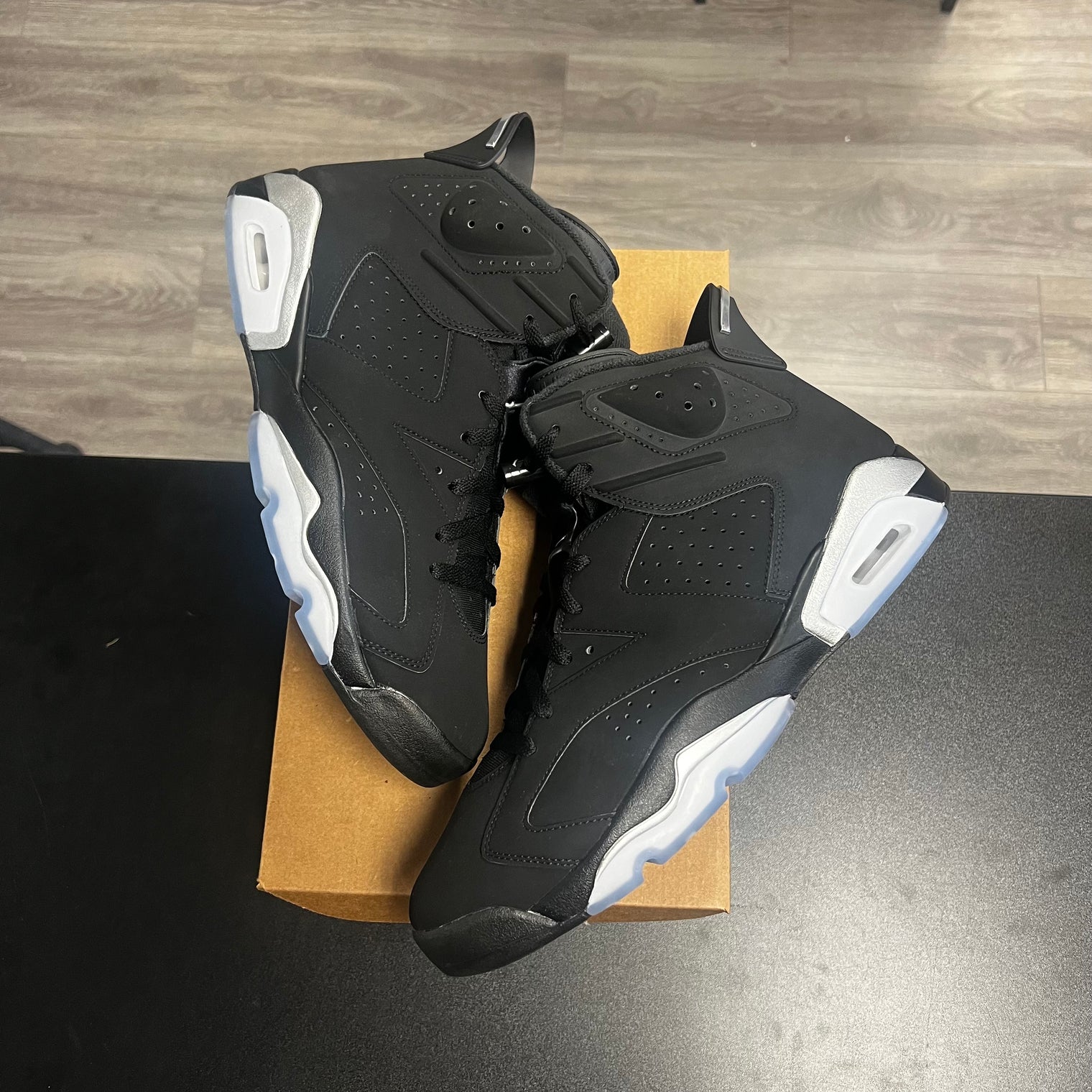 Chrome Jordan 6 (USED, no box)
