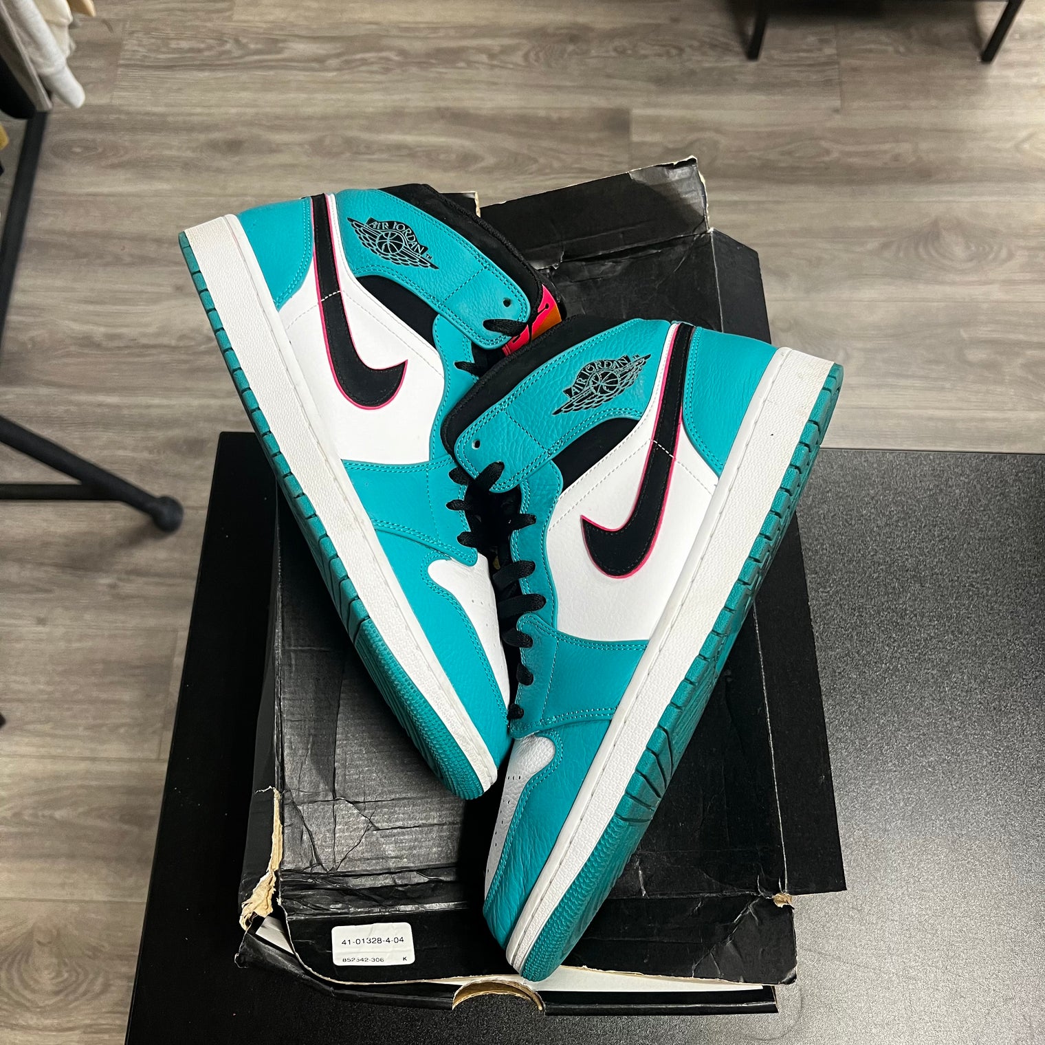 South Beach Jordan 1 Mid (USED)