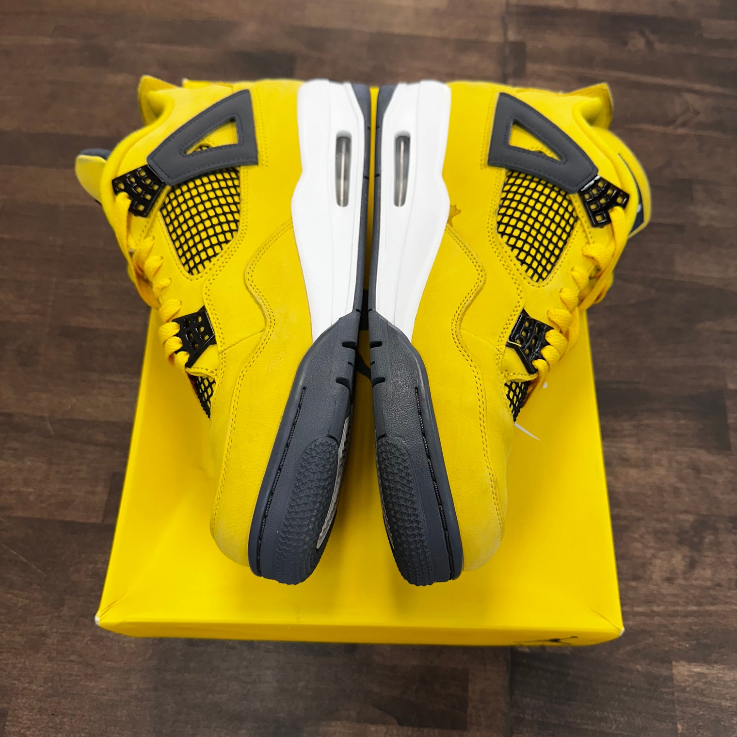 Lighting Jordan 4 (USED)