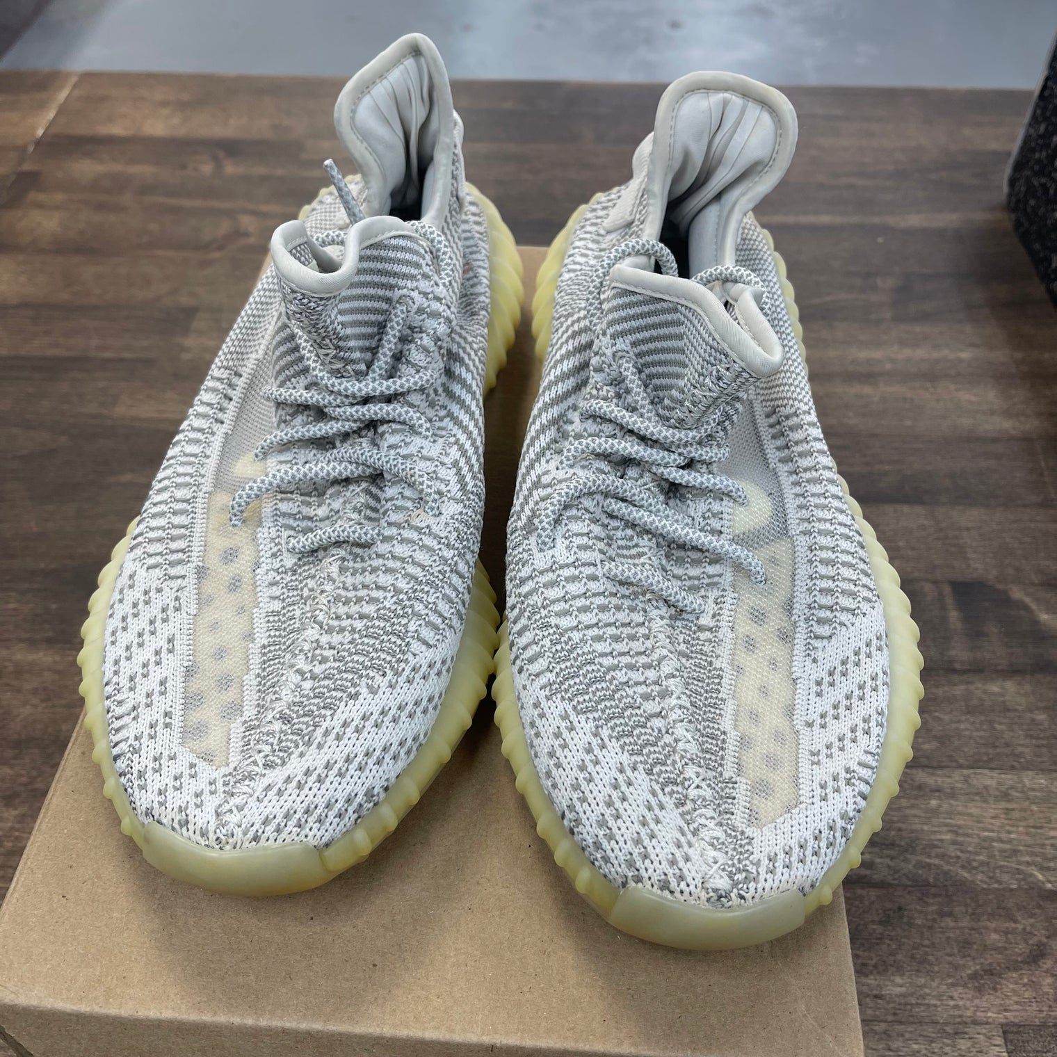 Static Yeezy 350 (USED, No Box,No Insole)