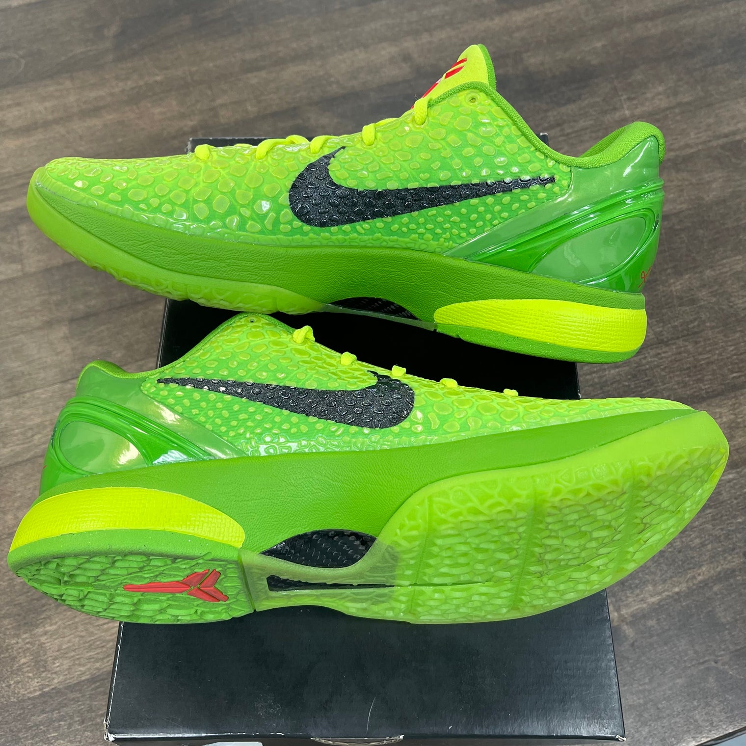 Grinch Kobe Protro 6 (USED)