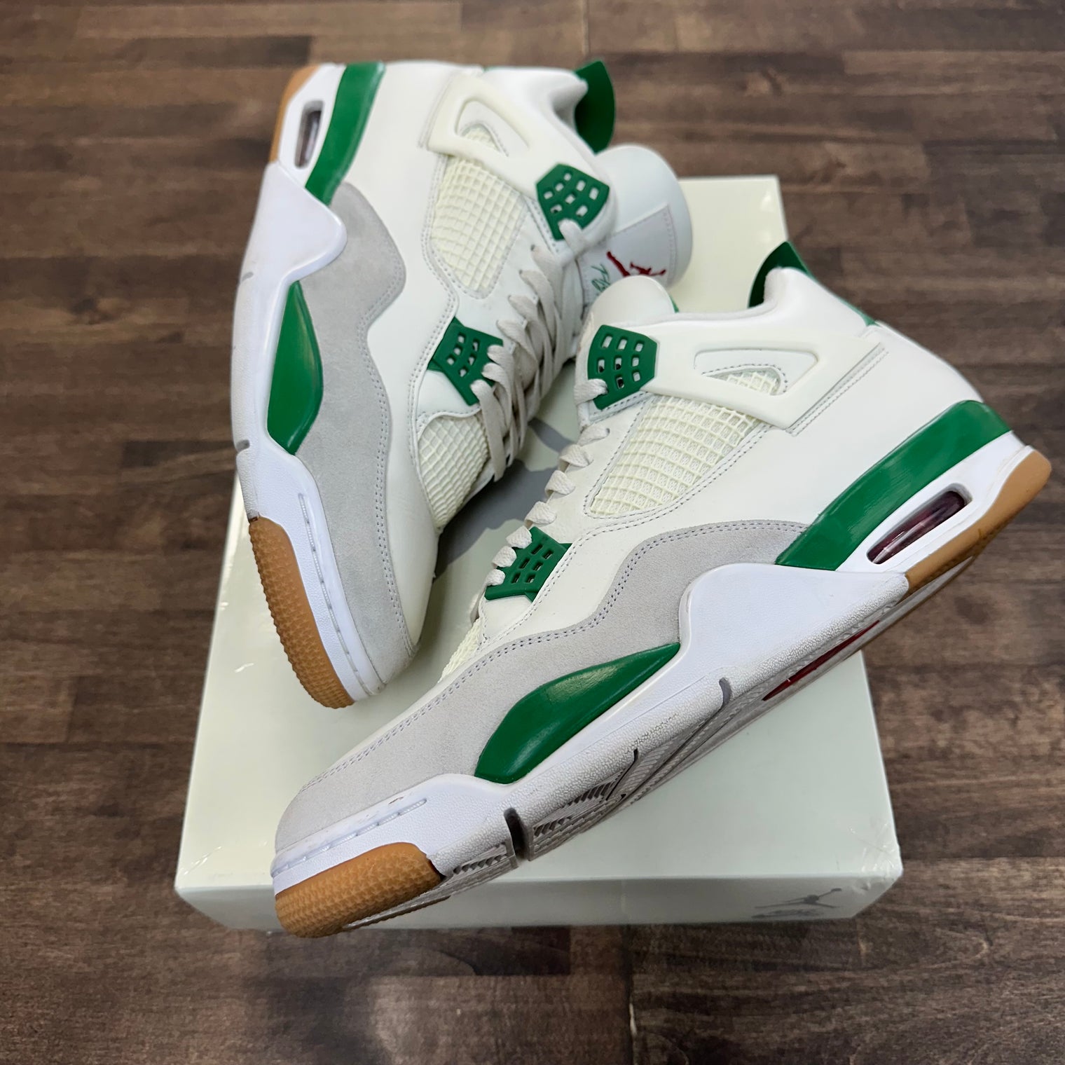 Pine Green SB Jordan 4 (USED)