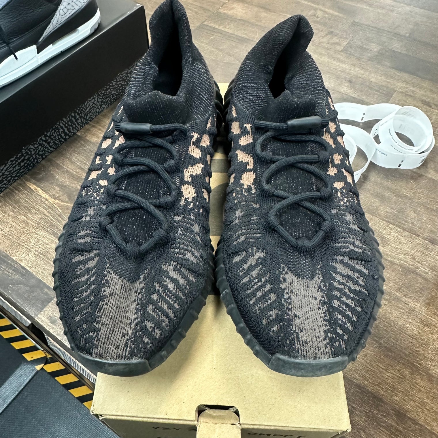 Slate Carbon Yeezy 350 CMPCT (USED)