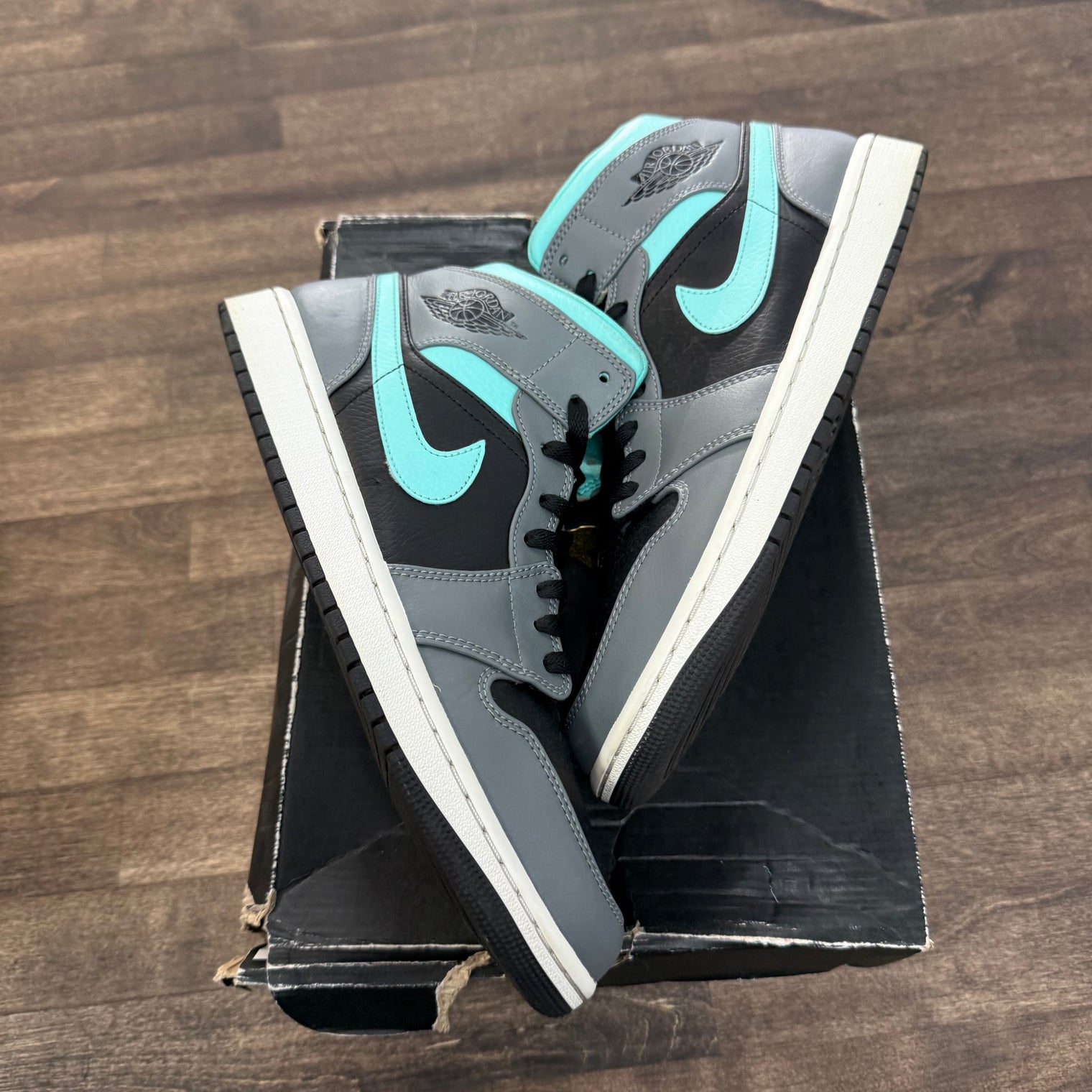 Grey Aqua Jordan 1 Mid (USED)