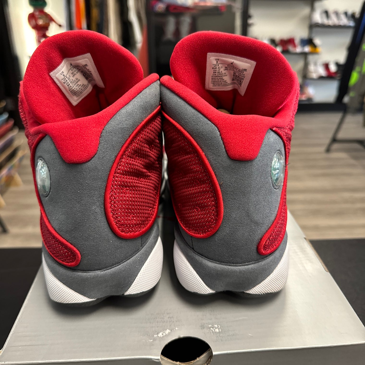 Red Flint Jordan 13 (USED)