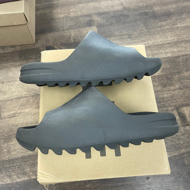 Onyx Yeezy Slide (USED)