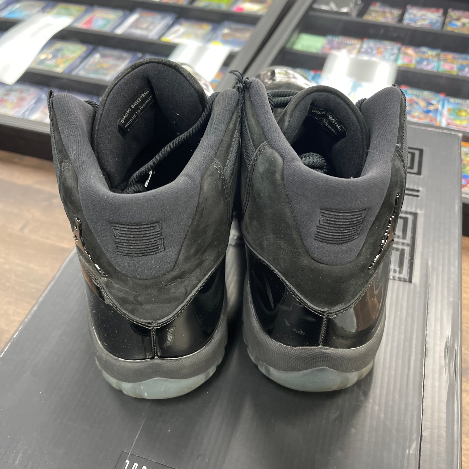 Cap and Gown Jordan 11 (USED)