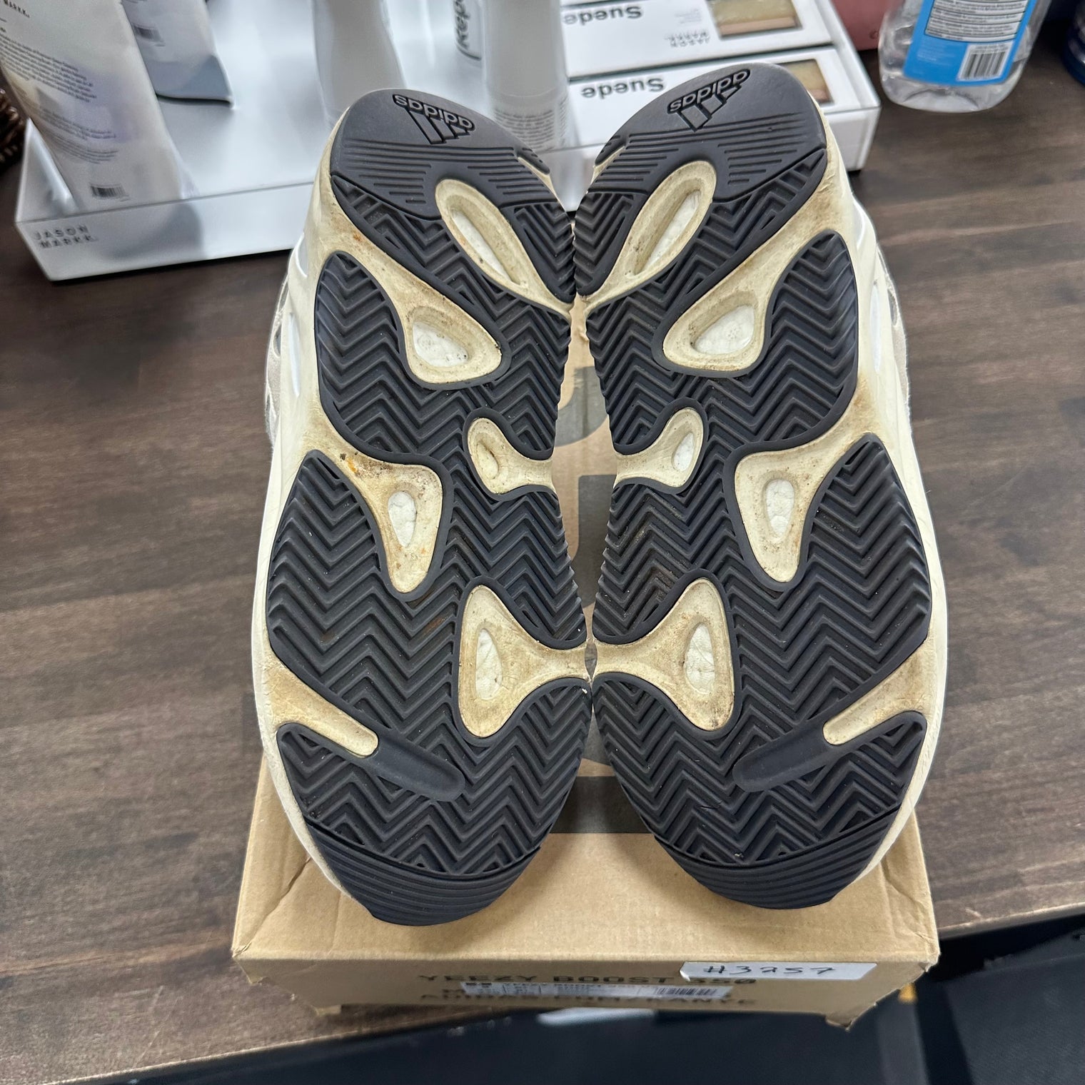 Analog Yeezy 700 (USED,No Box)