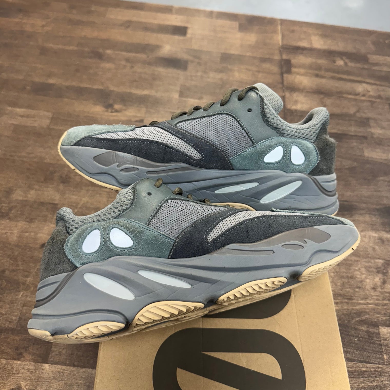 Teal Blue Yeezy 700 (USED, Replacement Box)