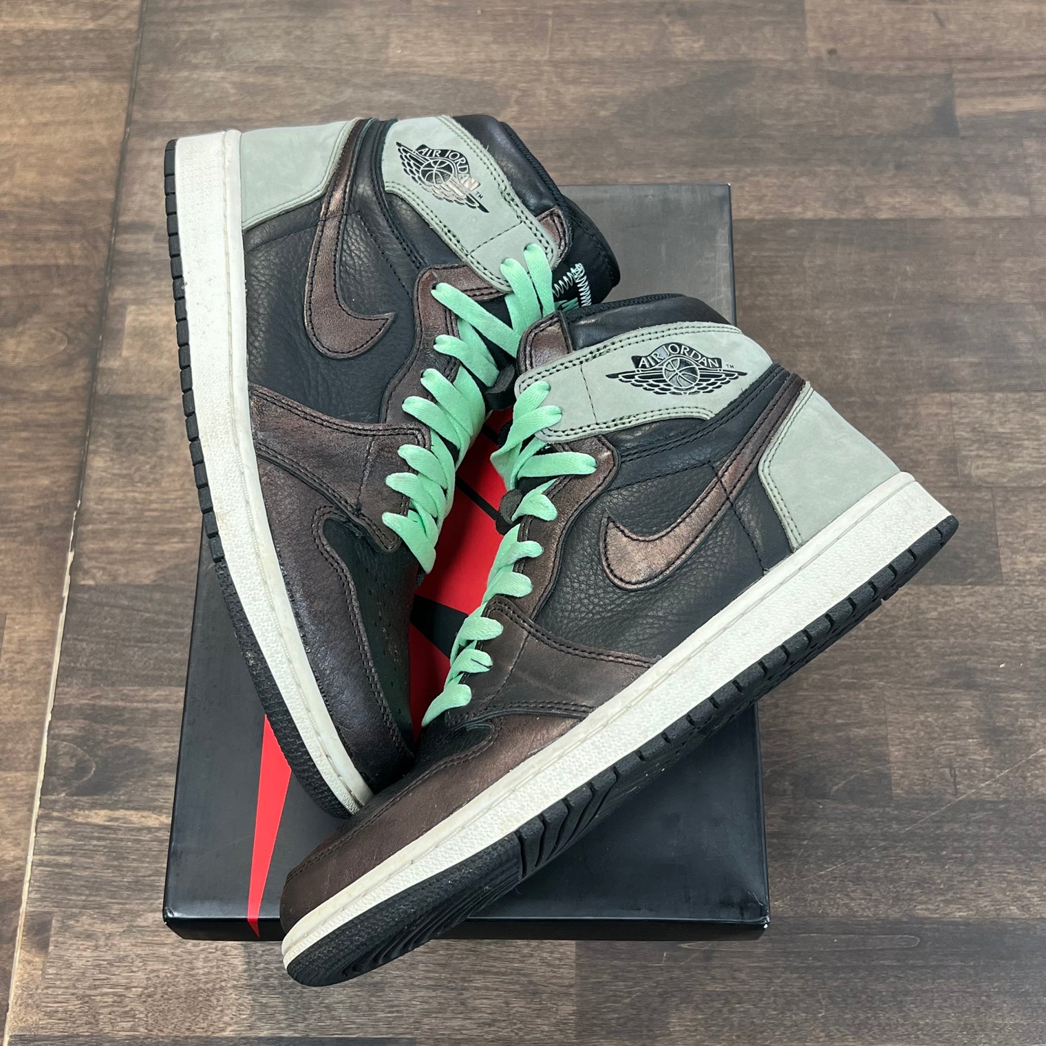 Patina Jordan 1 High (USED)