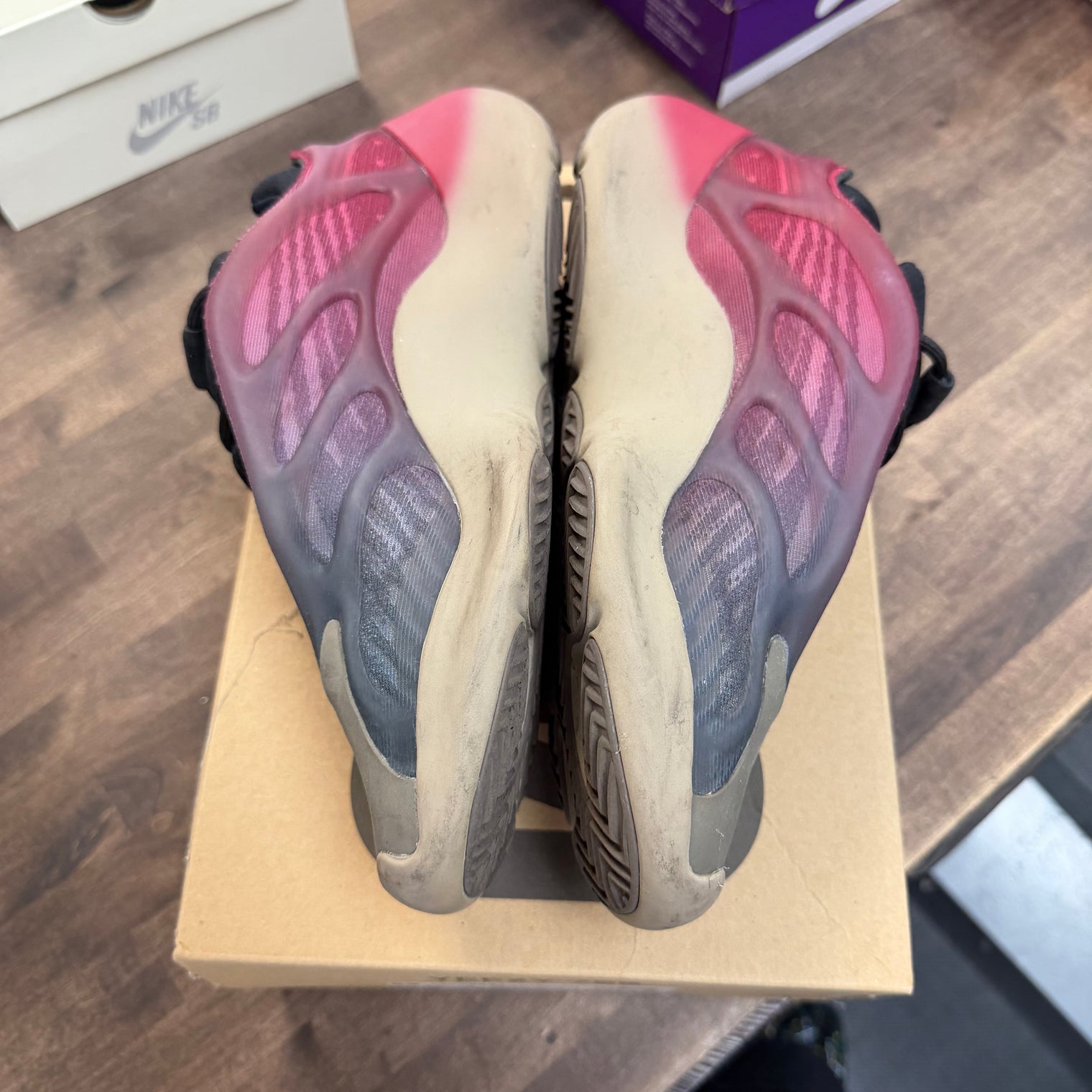 Fade Carbon Yeezy 700 V3 (USED)