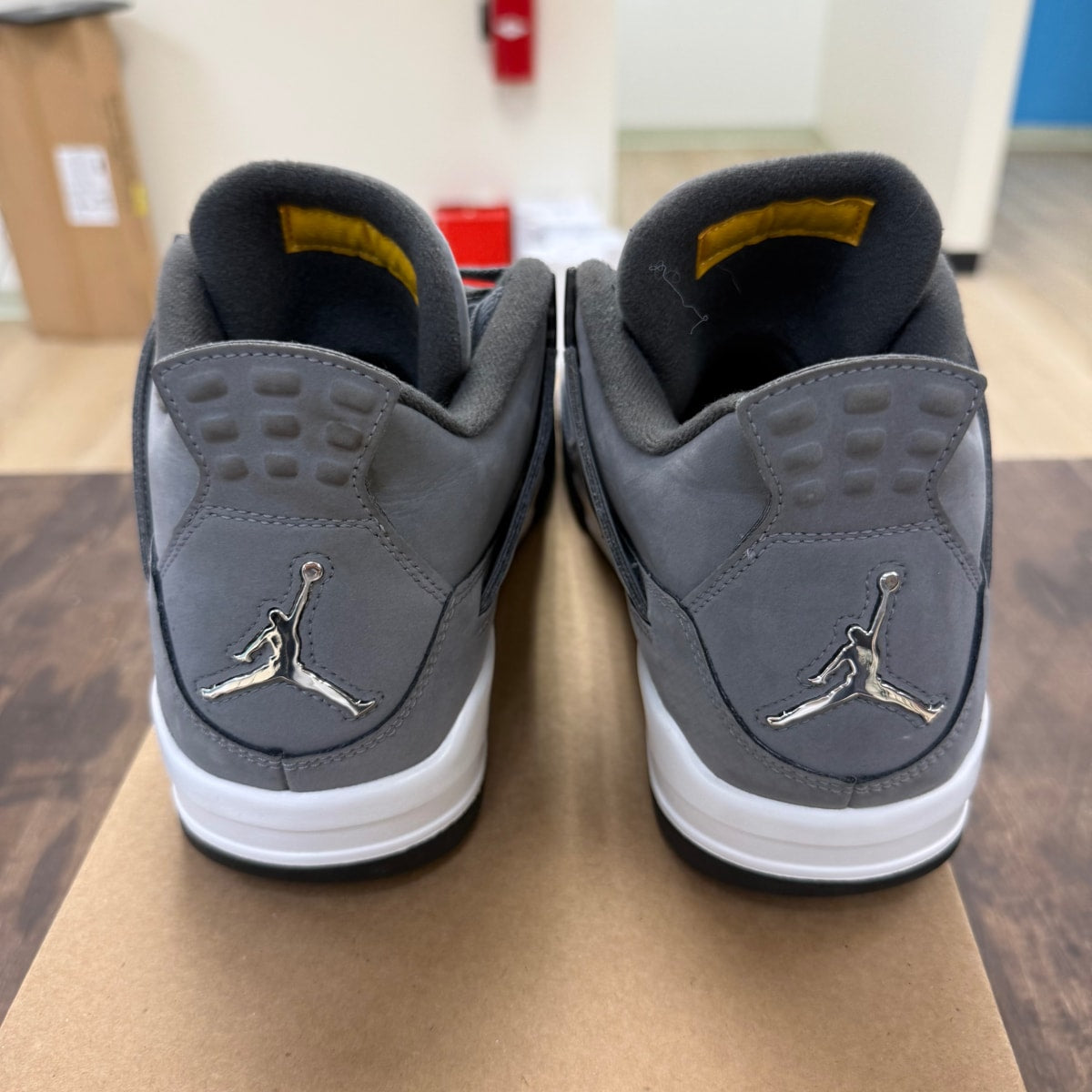 Jordan 4 Retro Cool Grey (2019) Size 10.5 (Pre-Owned) - Image 3