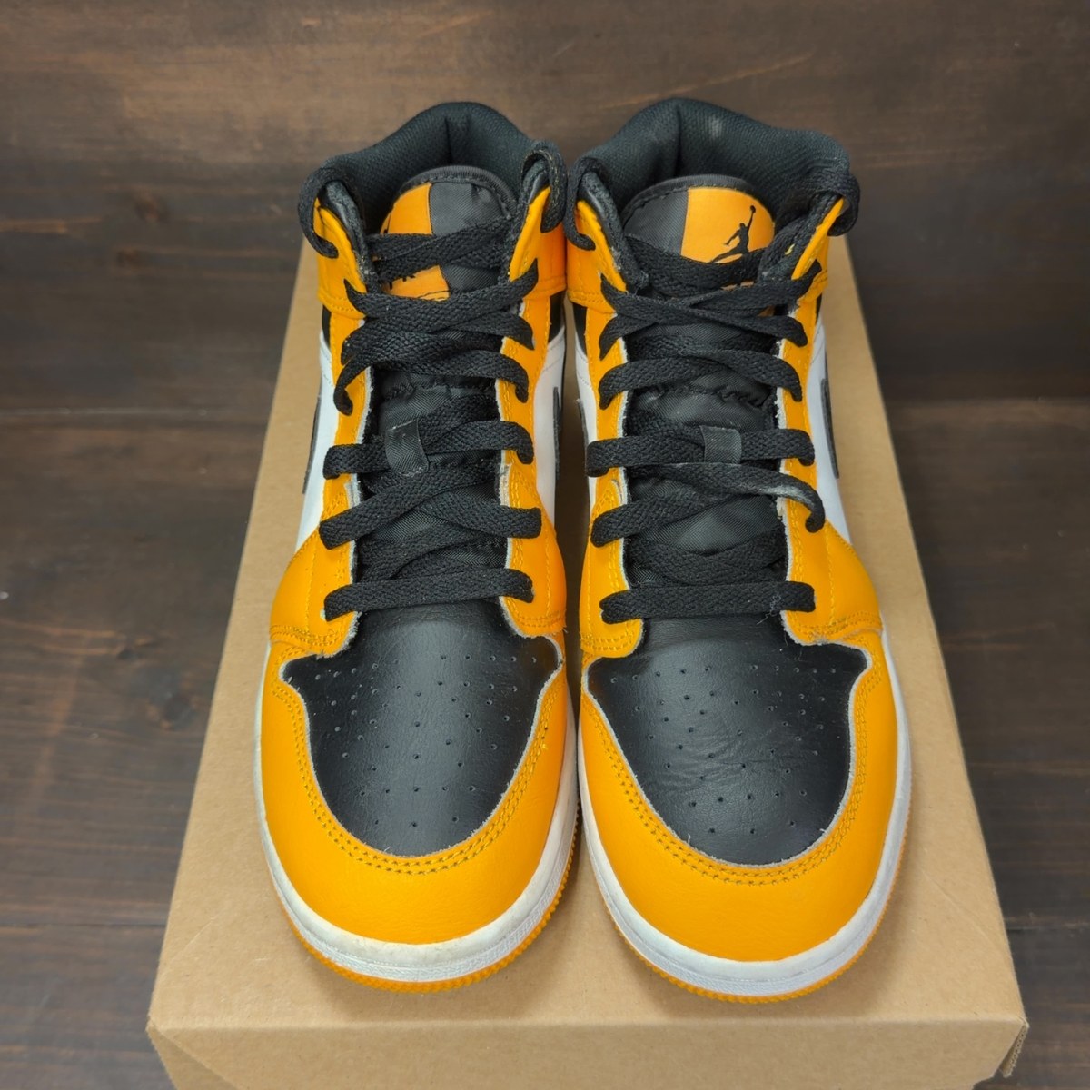 Jordan 1 Mid Taxi (GS) Size 6.5Y (Pre-Owned) - Image 3
