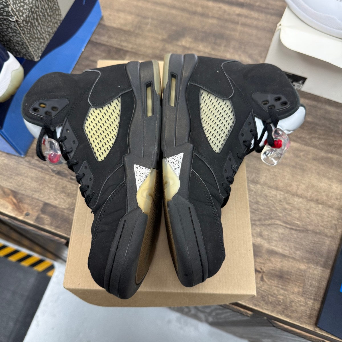 Jordan 5 Retro Black Metallic (2016) Size 10.5 (Pre-Owned) - Image 3