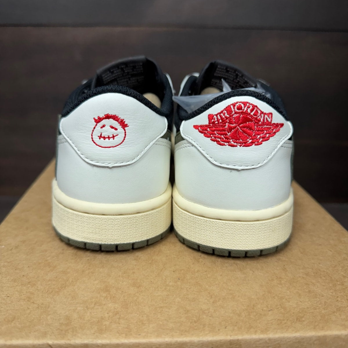 Jordan 1 Retro Low OG SP Travis Scott Olive (Women's) Size 7.5W (Pre-Owned) - Image 5