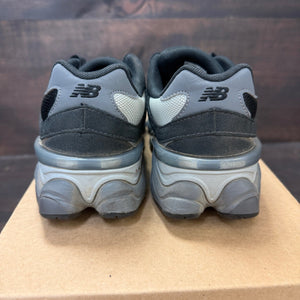New Balance 9060 Black Grey (GS) Size 5Y (Pre-Owned) - Image 4