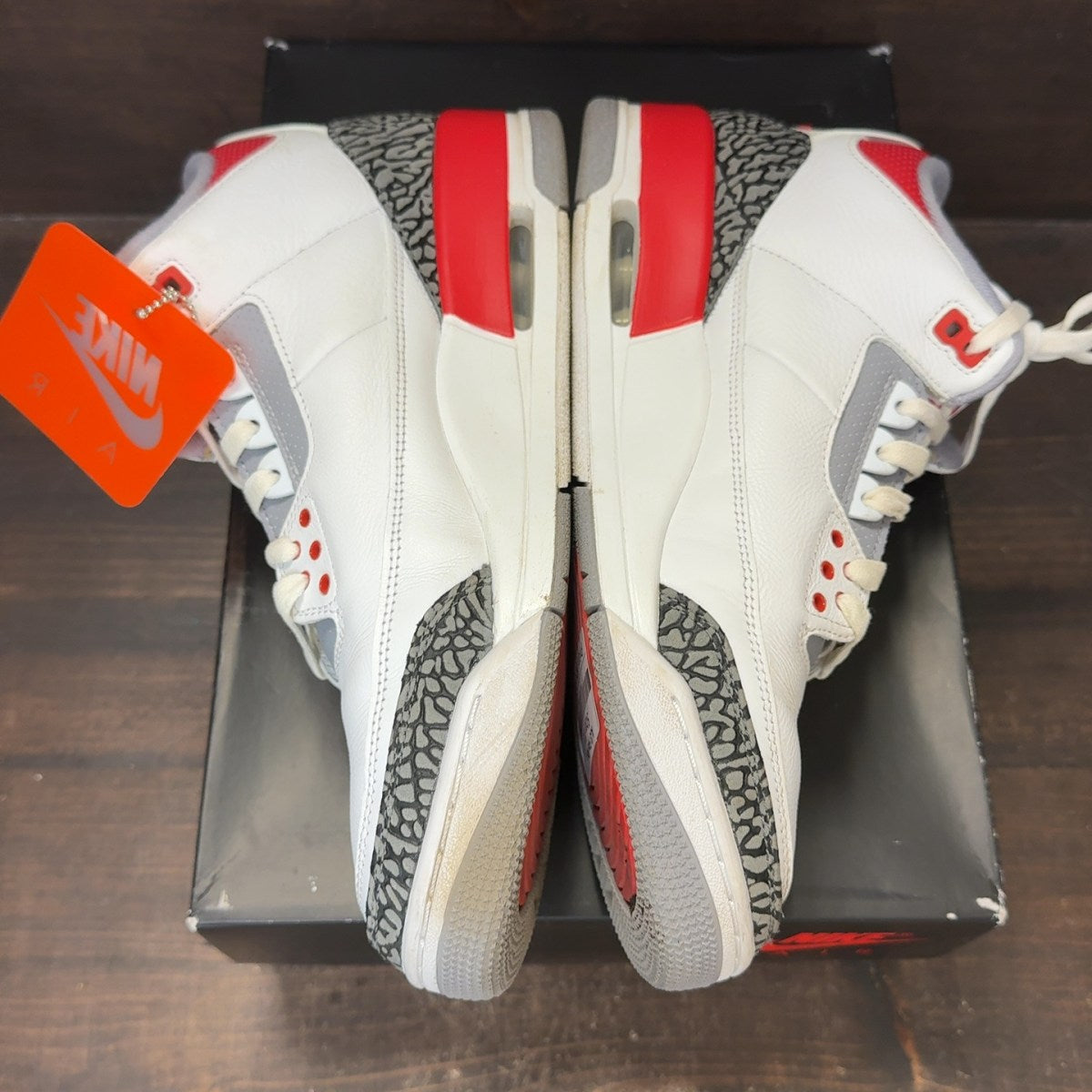 Jordan 3 Retro Fire Red (2022) - Image 4