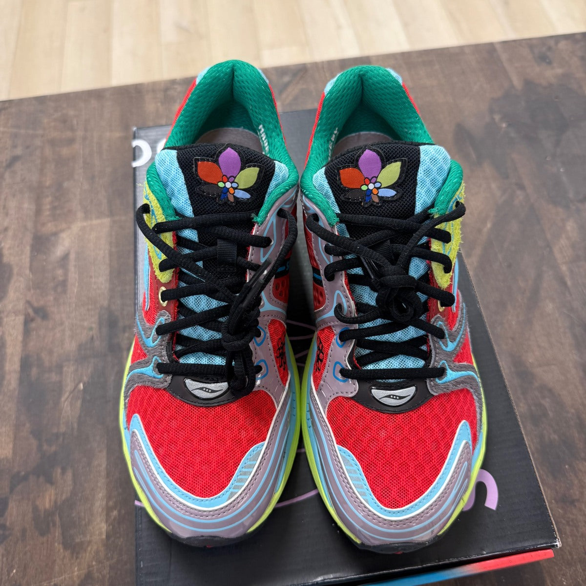 Saucony ProGrid Triumph 4 Jae Tips Flowers Grow Uptown Poison Ivy - Image 2