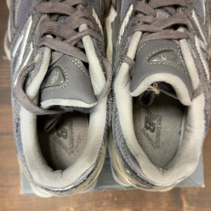 New Balance 9060 Magnet Size 5.5 (Pre-Owned) - aux