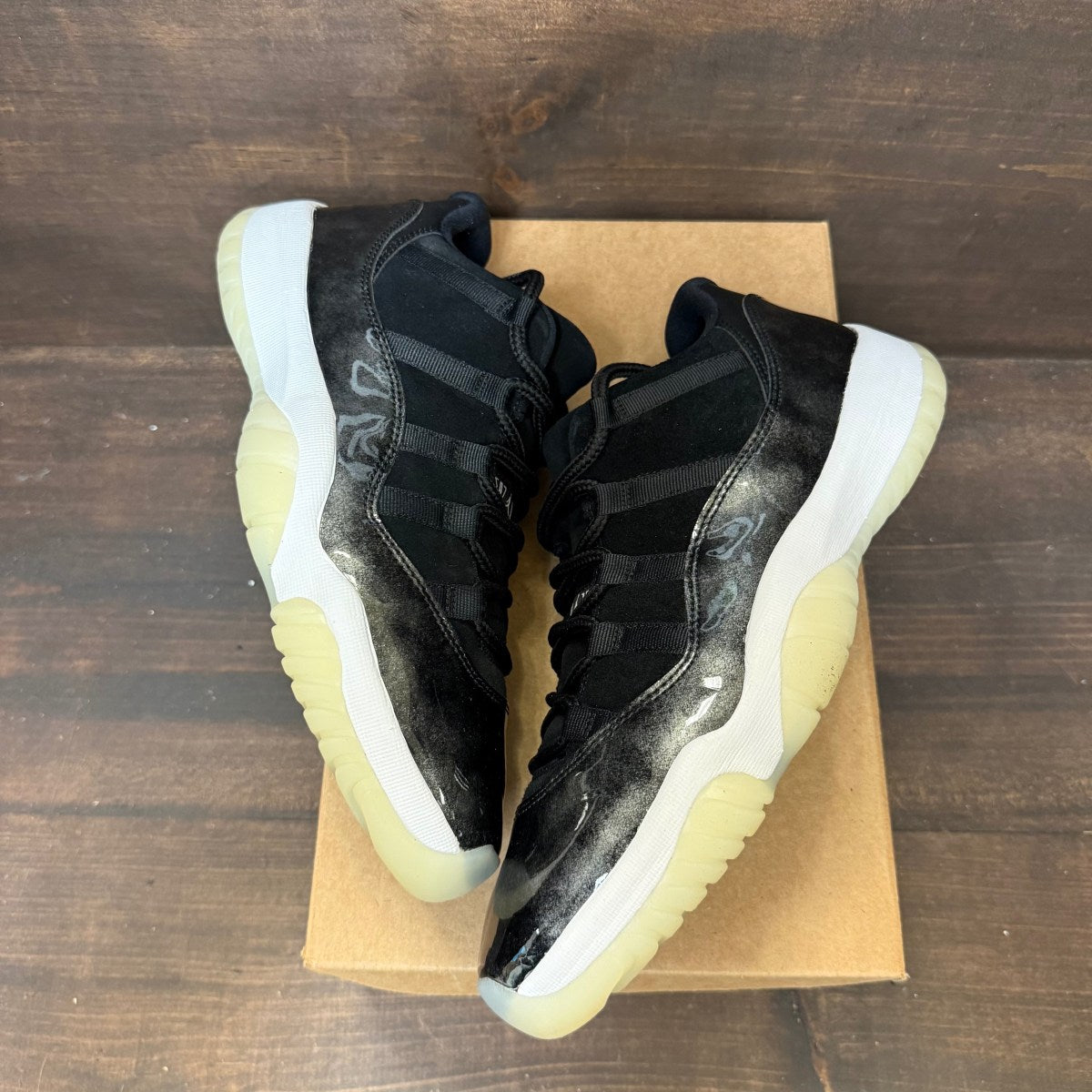 Jordan 11 Retro Low Barons Size 10 (Pre-Owned) - Image 2
