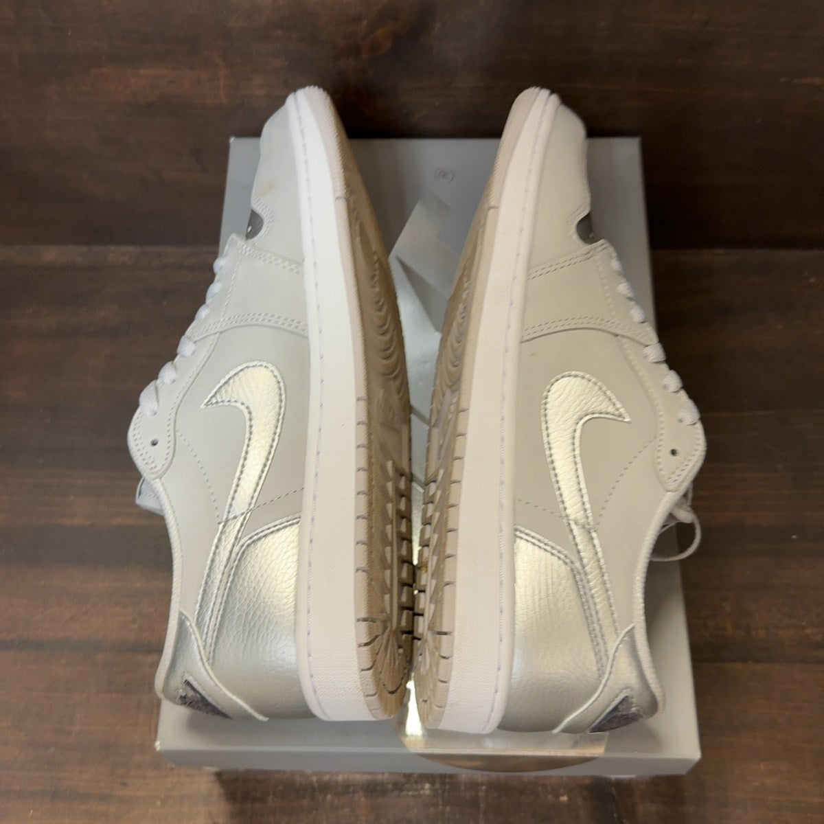 Jordan 1 Low OG Metallic Silver - Image 6