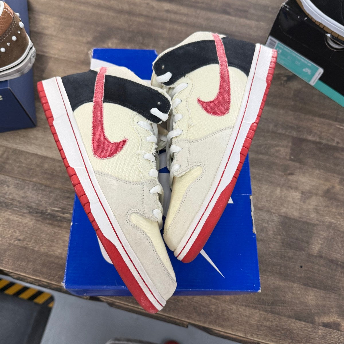 Nike SB Dunk Mid Street Fighter Ryu Size 12 (Pre-Owned) - Image 1