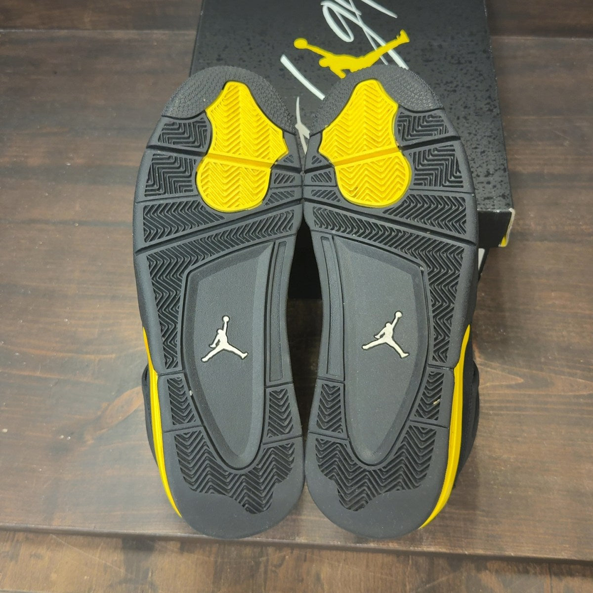 Jordan 4 Retro Thunder (2023) - Image 8