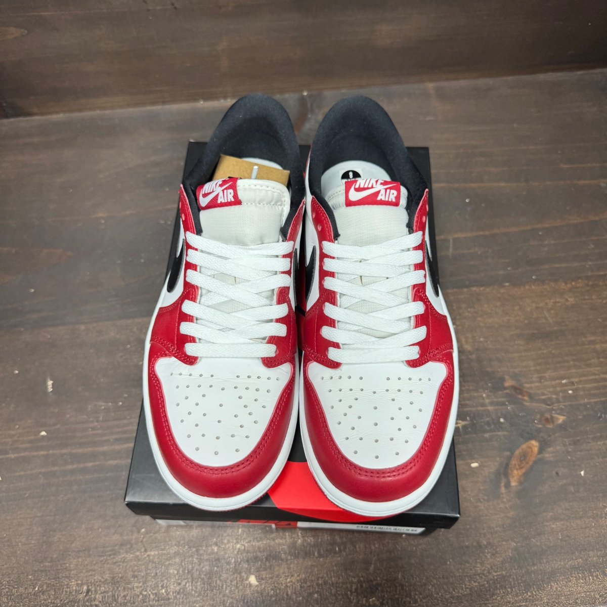 Jordan 1 Retro Low OG Chicago (2025) Size 8 (Pre-Owned) - side