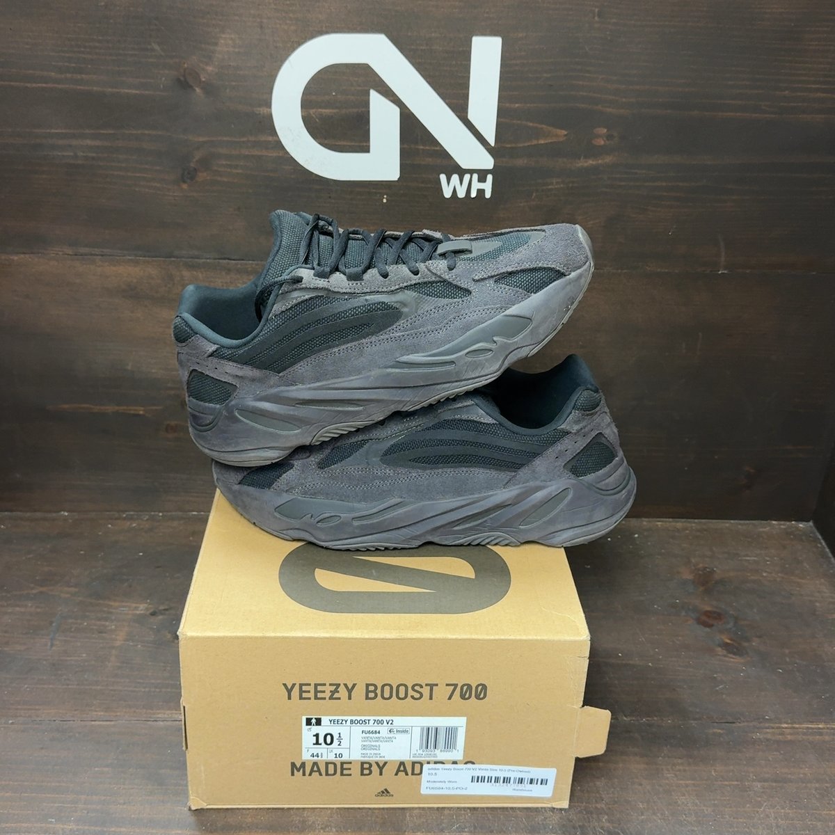 adidas Yeezy Boost 700 V2 Vanta Size 10.5 (Pre-Owned) - front