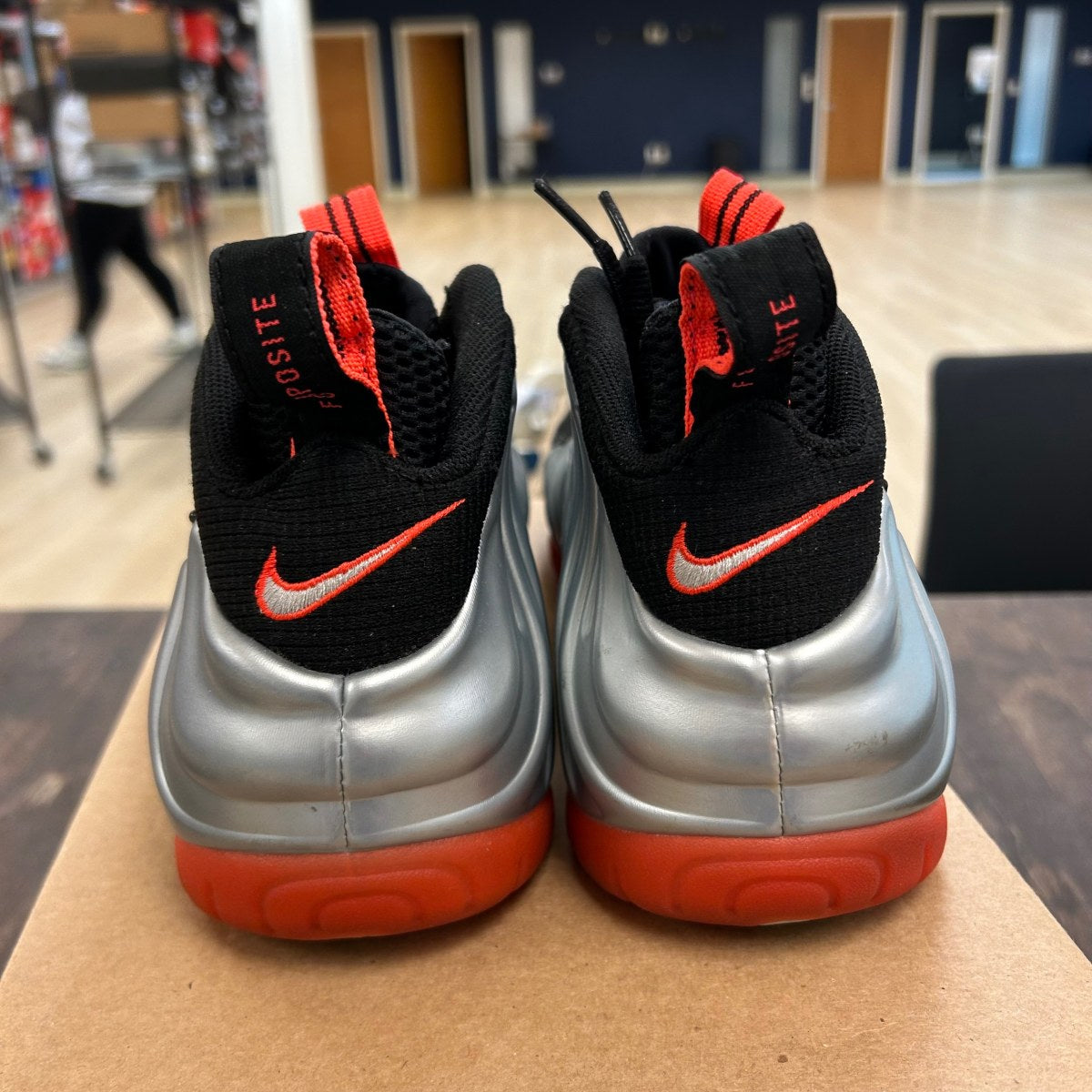 Nike Air Foamposite Pro Bright Crimson Size 10 (Pre-Owned) - Image 4