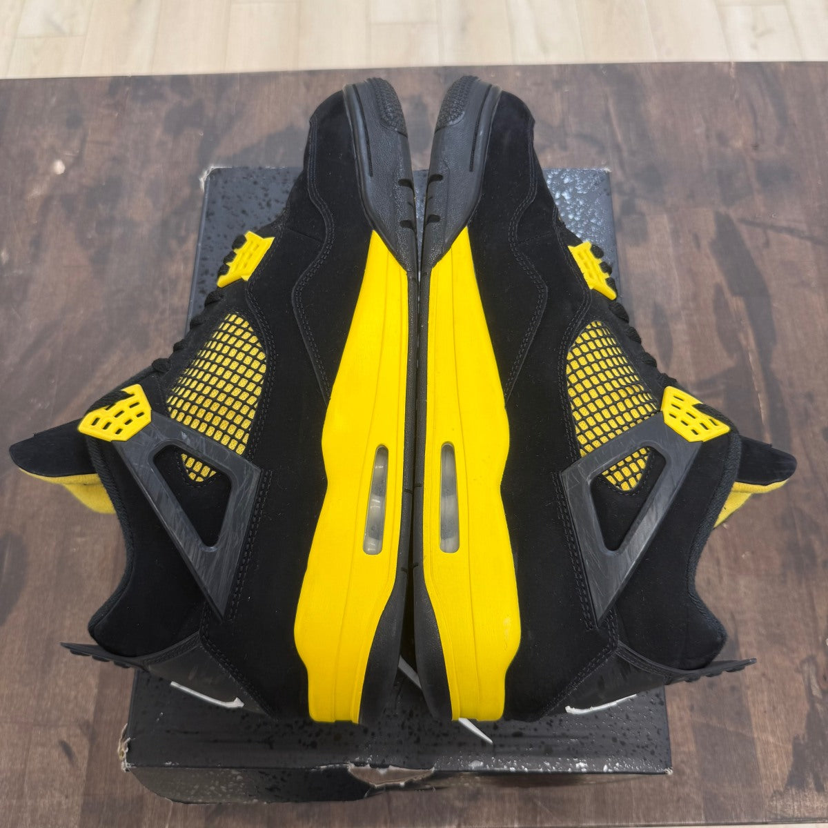 Jordan 4 Retro Thunder (2023) - Image 4