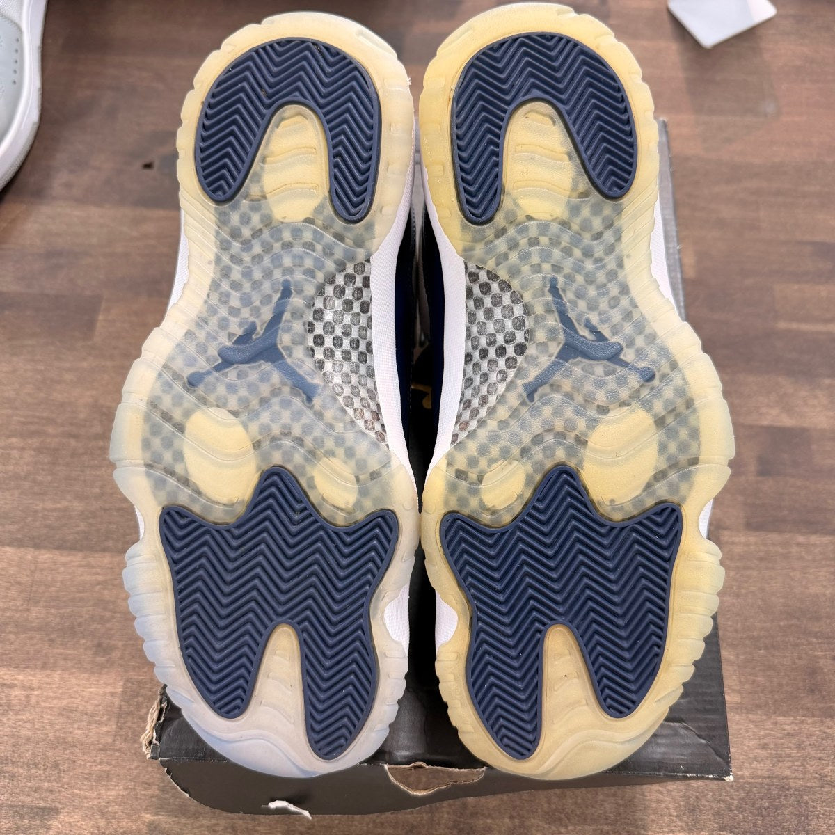 Jordan 11 Retro Low Georgetown Size 10 (Pre-Owned) - Image 5