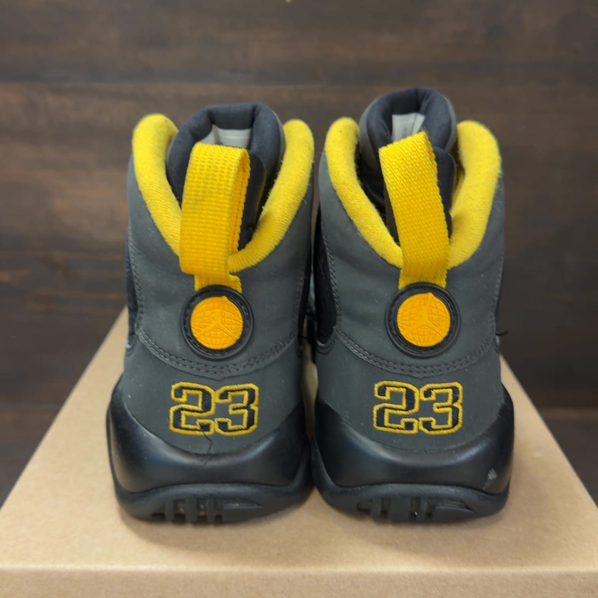 Jordan 9 Retro Dark Charcoal University Gold (GS) Size 6Y (Pre-Owned) - aux